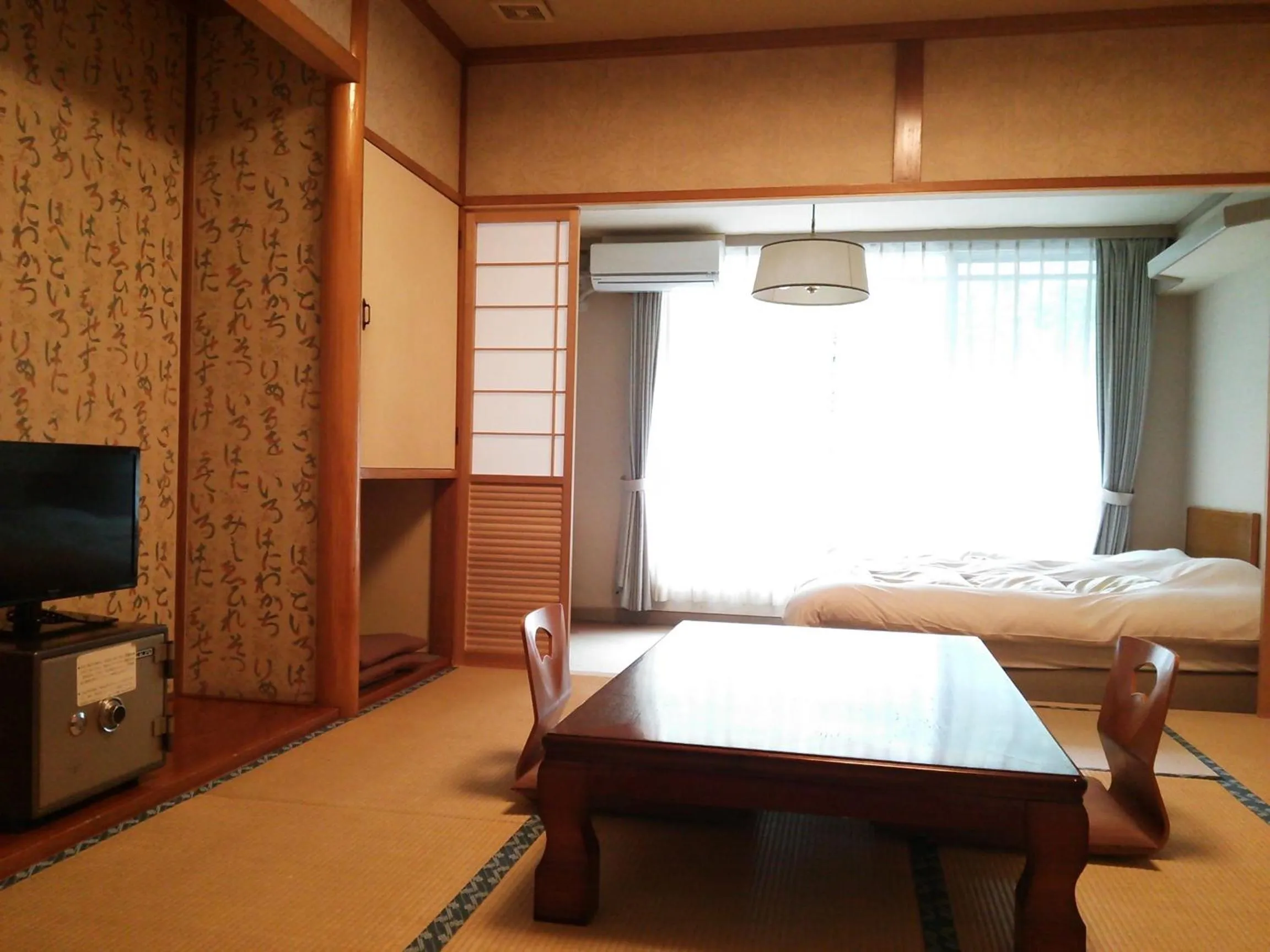 Photo of the whole room, Bed in Gensenkan