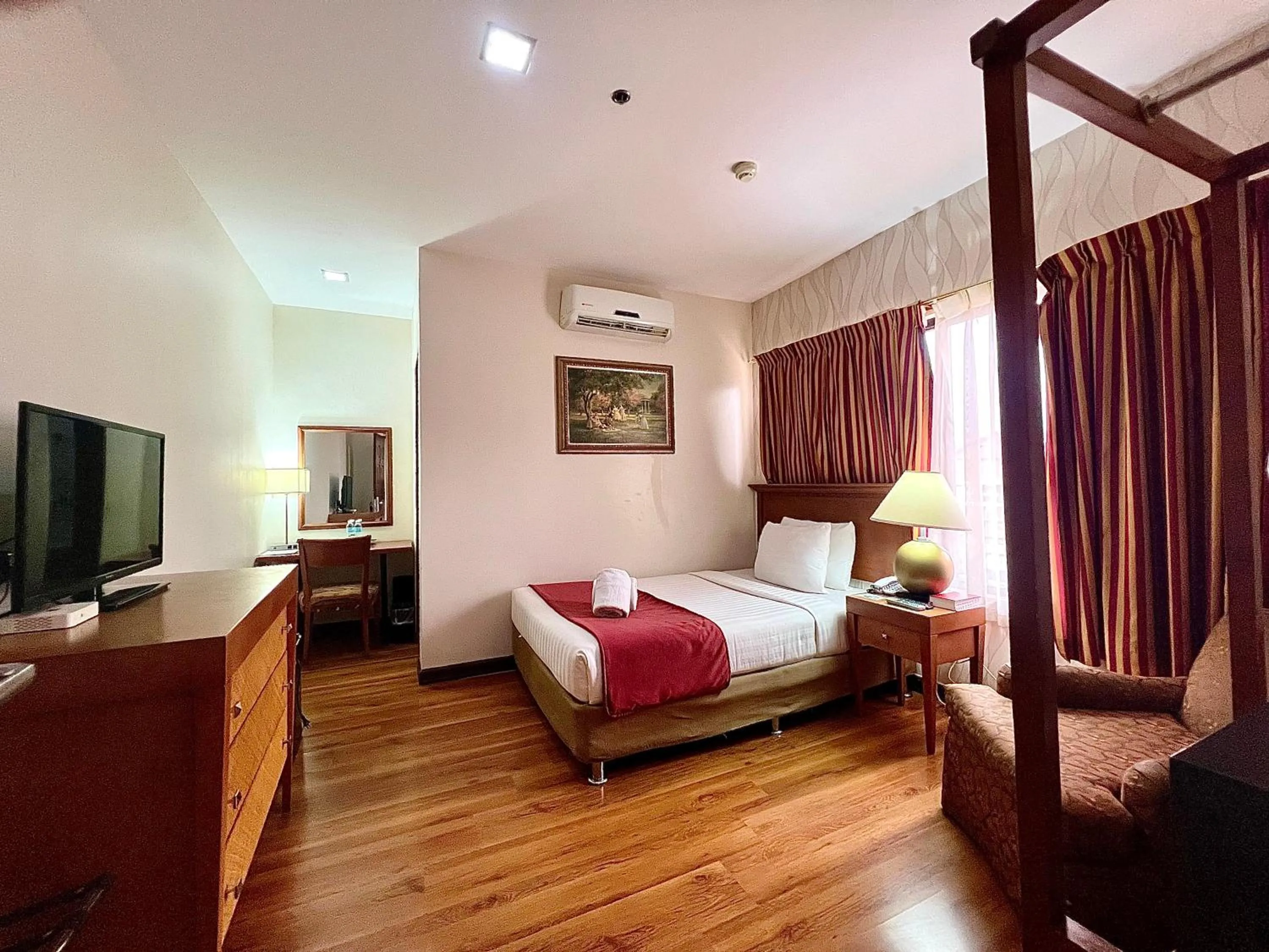 Bed in Royal Suites Condotel