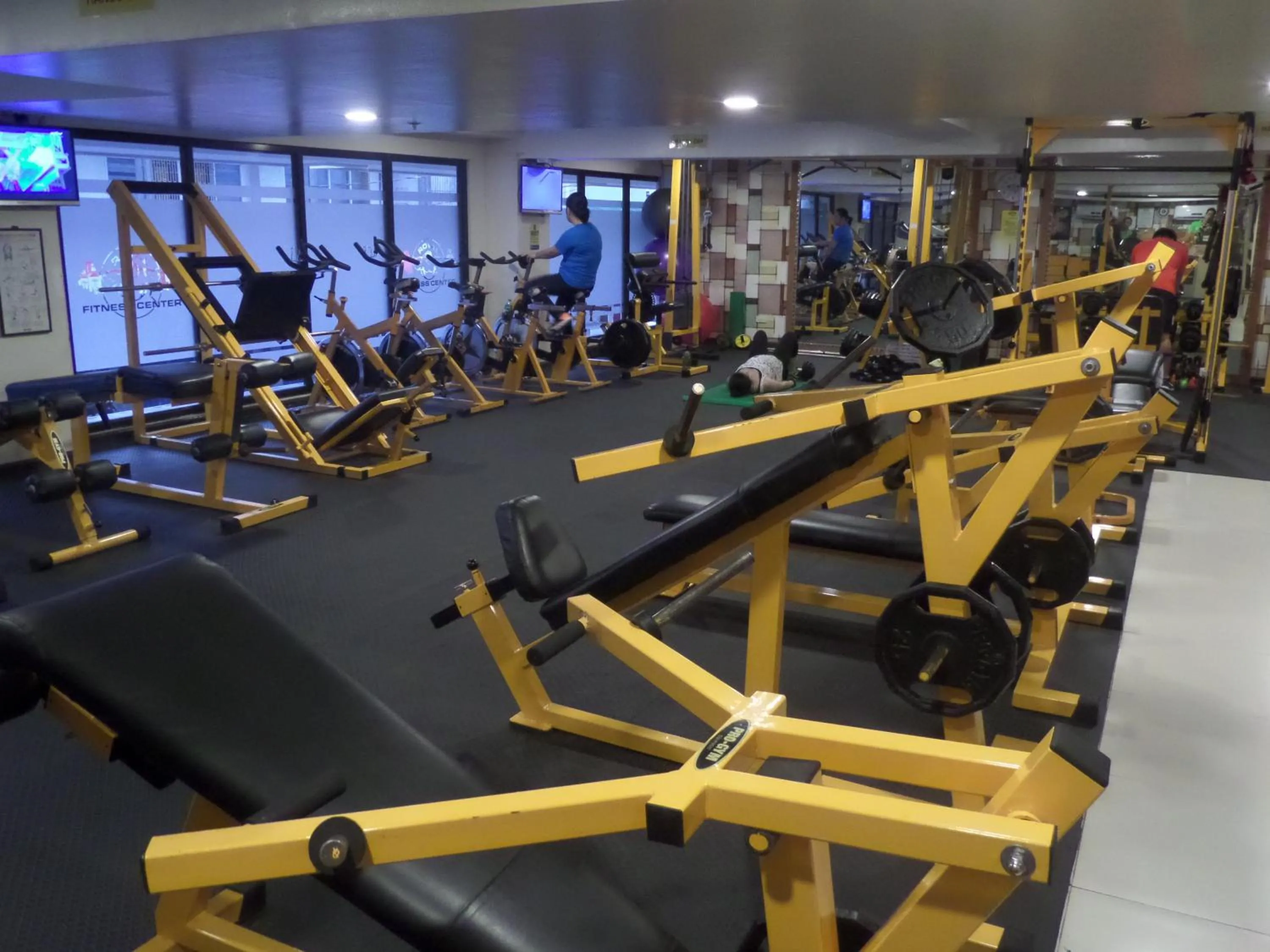 Fitness centre/facilities in Royal Suites Condotel