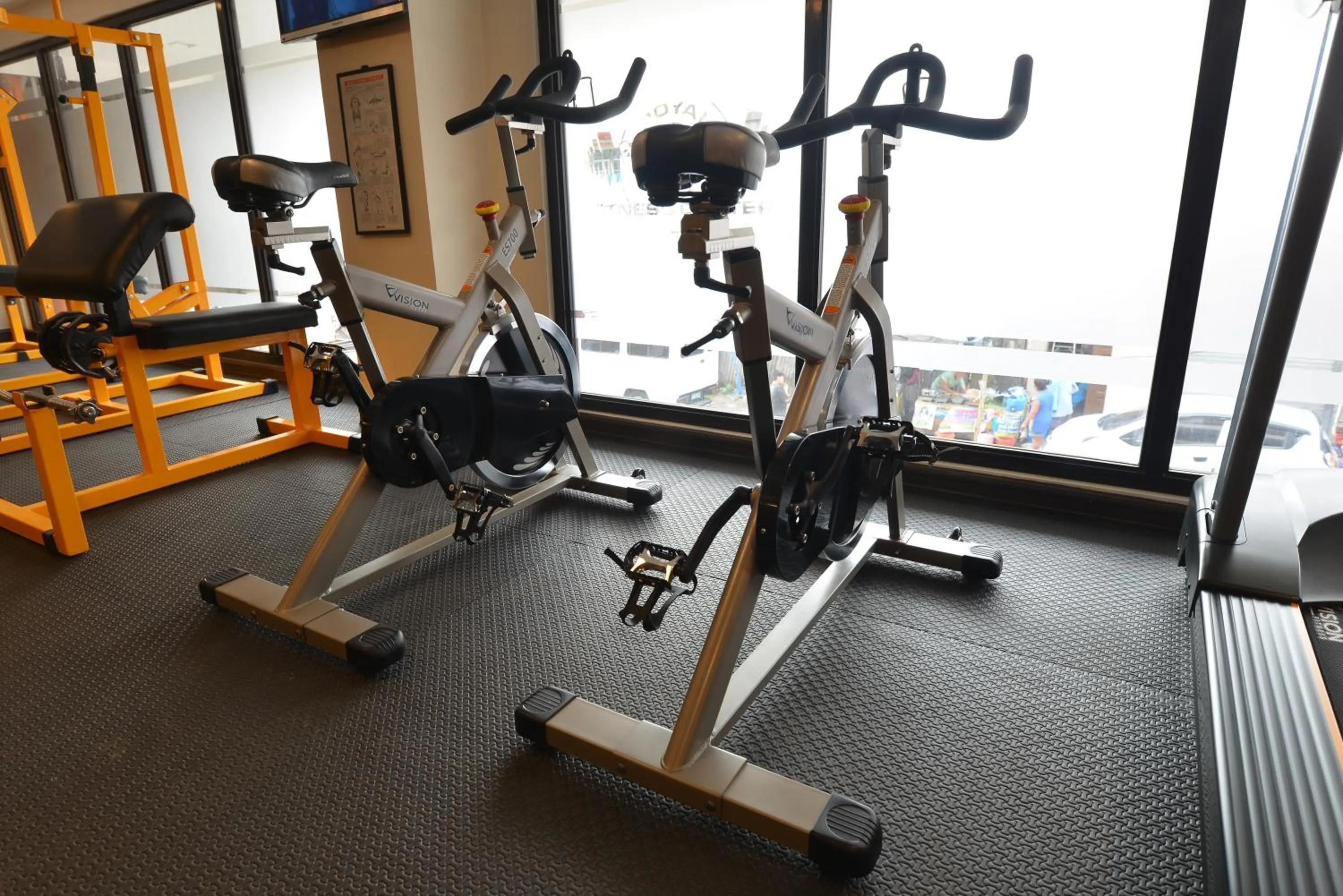 Fitness centre/facilities in Royal Suites Condotel
