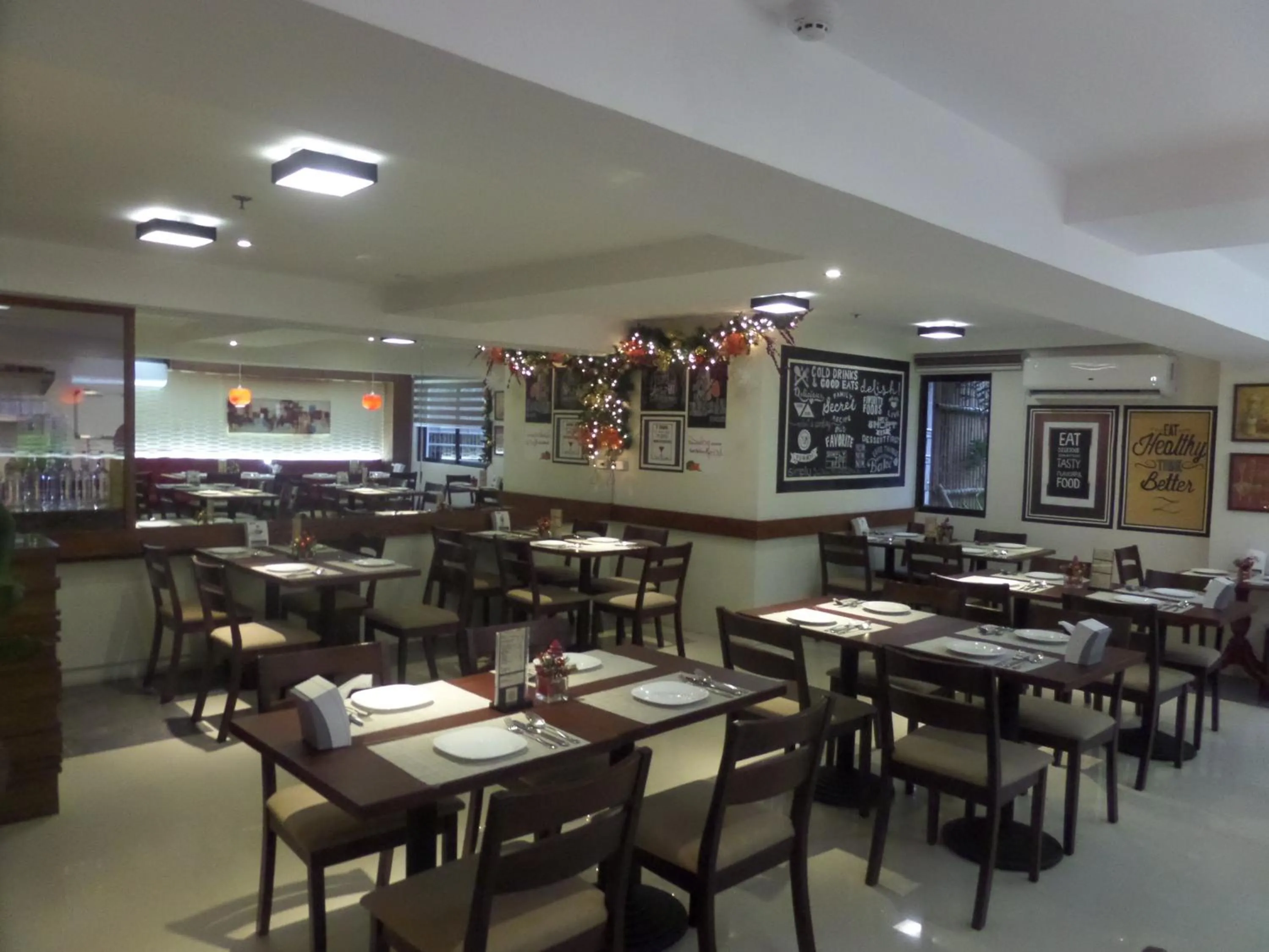 Restaurant/places to eat in Royal Suites Condotel