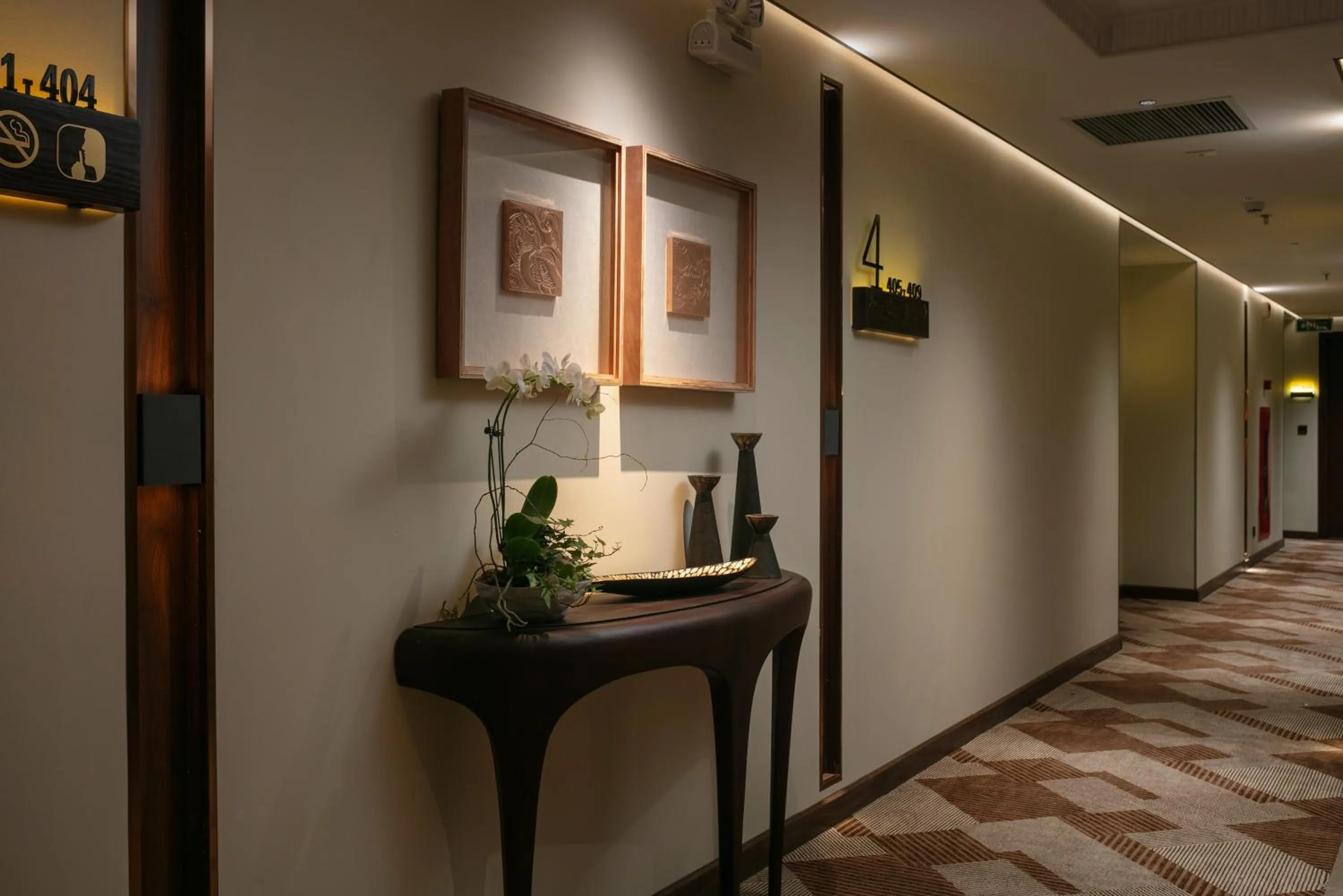 Property building in HOTEL de LAGOM