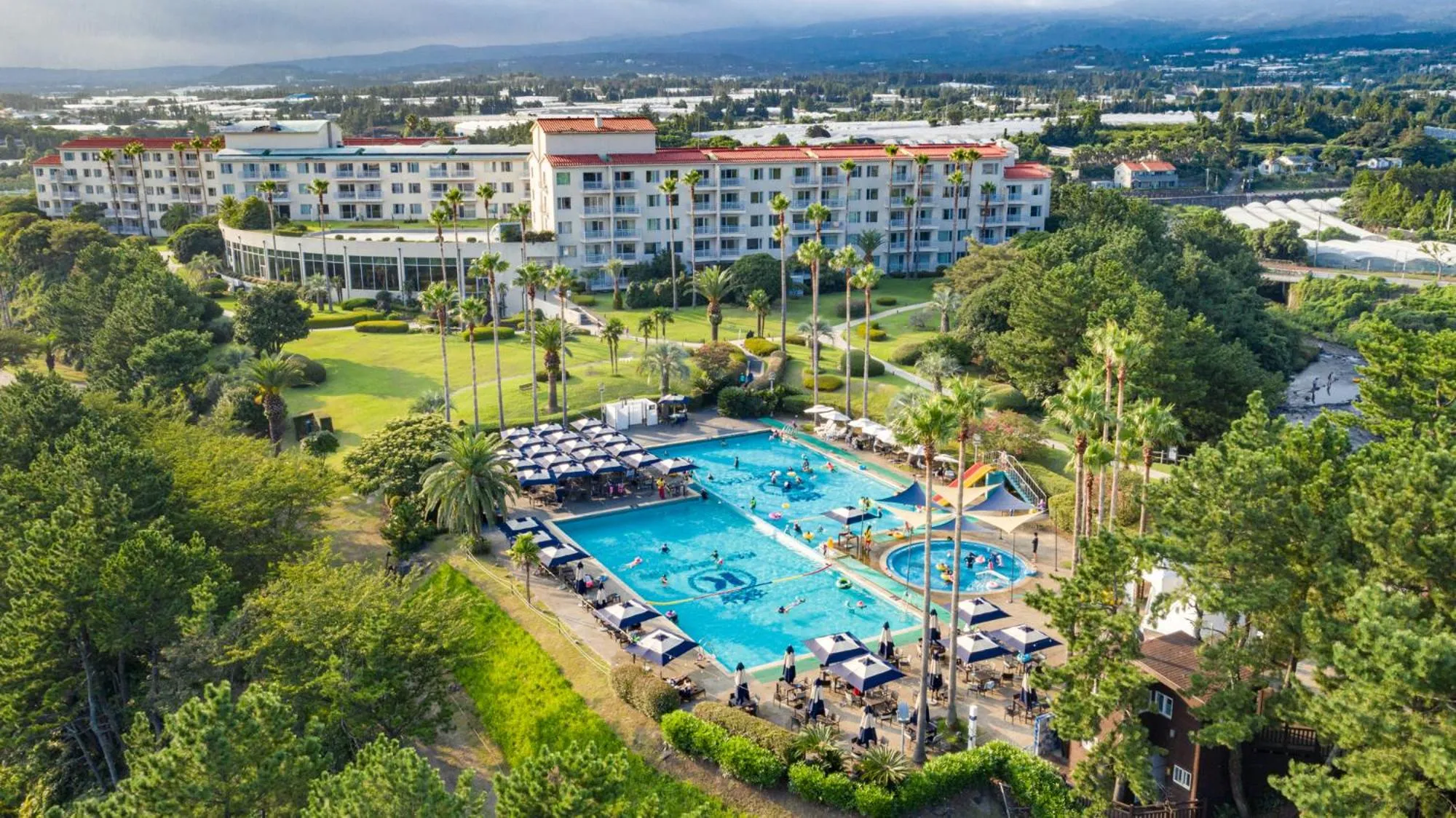 Swimming pool in Kensington Resort Seogwipo