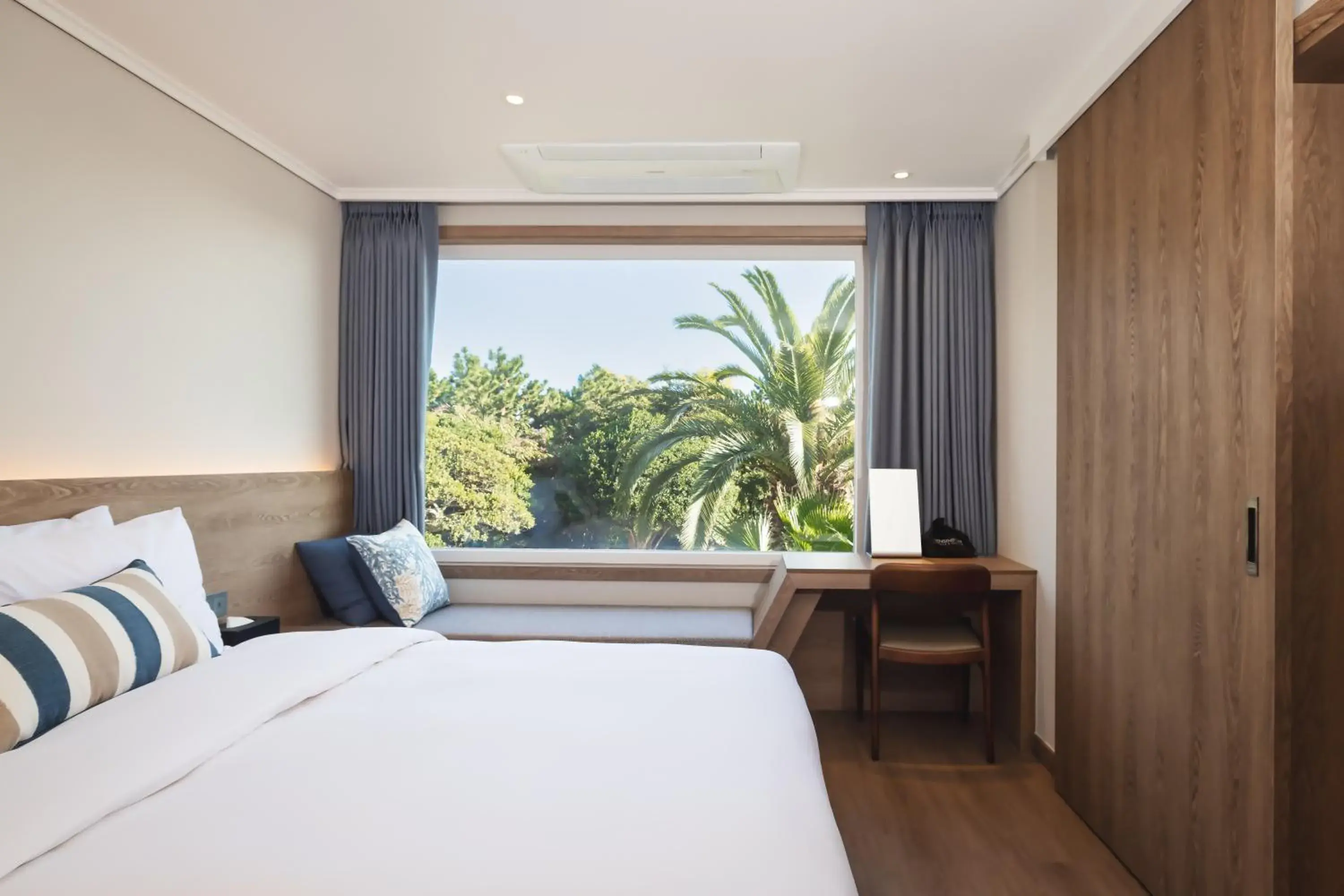 Kensington Premier Garden - Fully Renovated Room, Free Mini-bar in Kensington Resort Seogwipo Kensington Premier Garden - Fully Renovated Room, Free Mini-bar in Kensington Resort Seogwipo