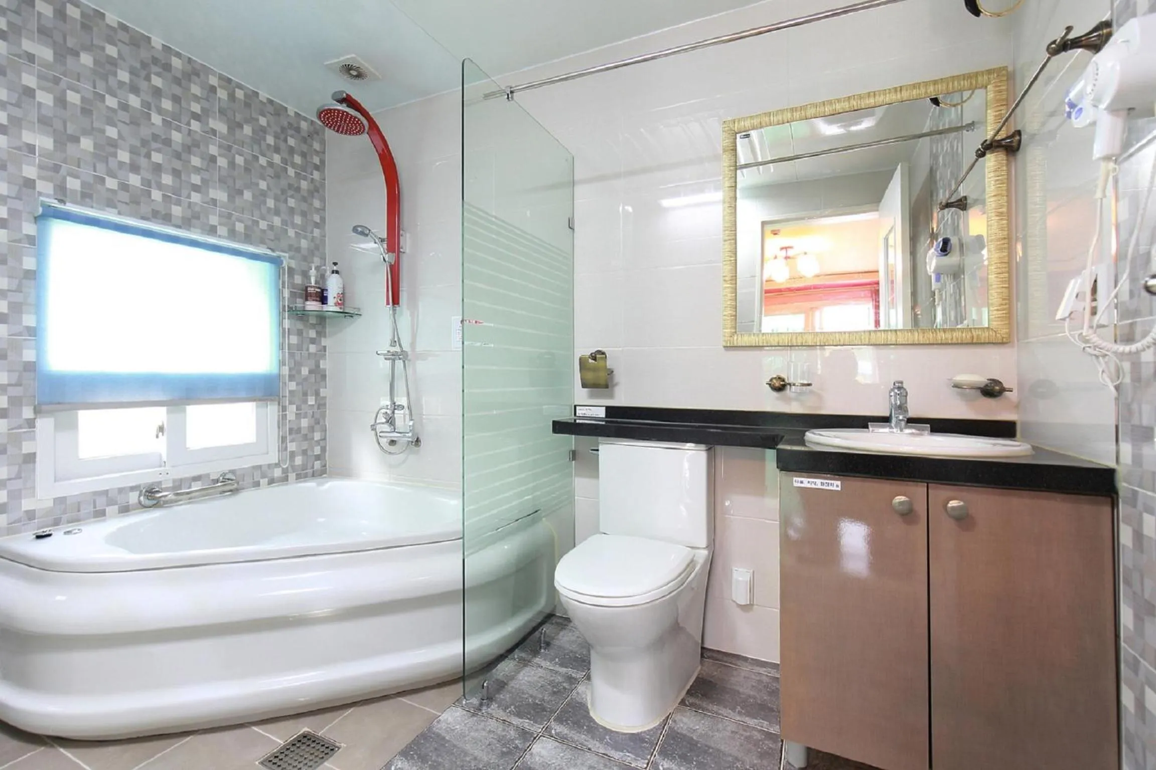 Shower in Yejeon Pension