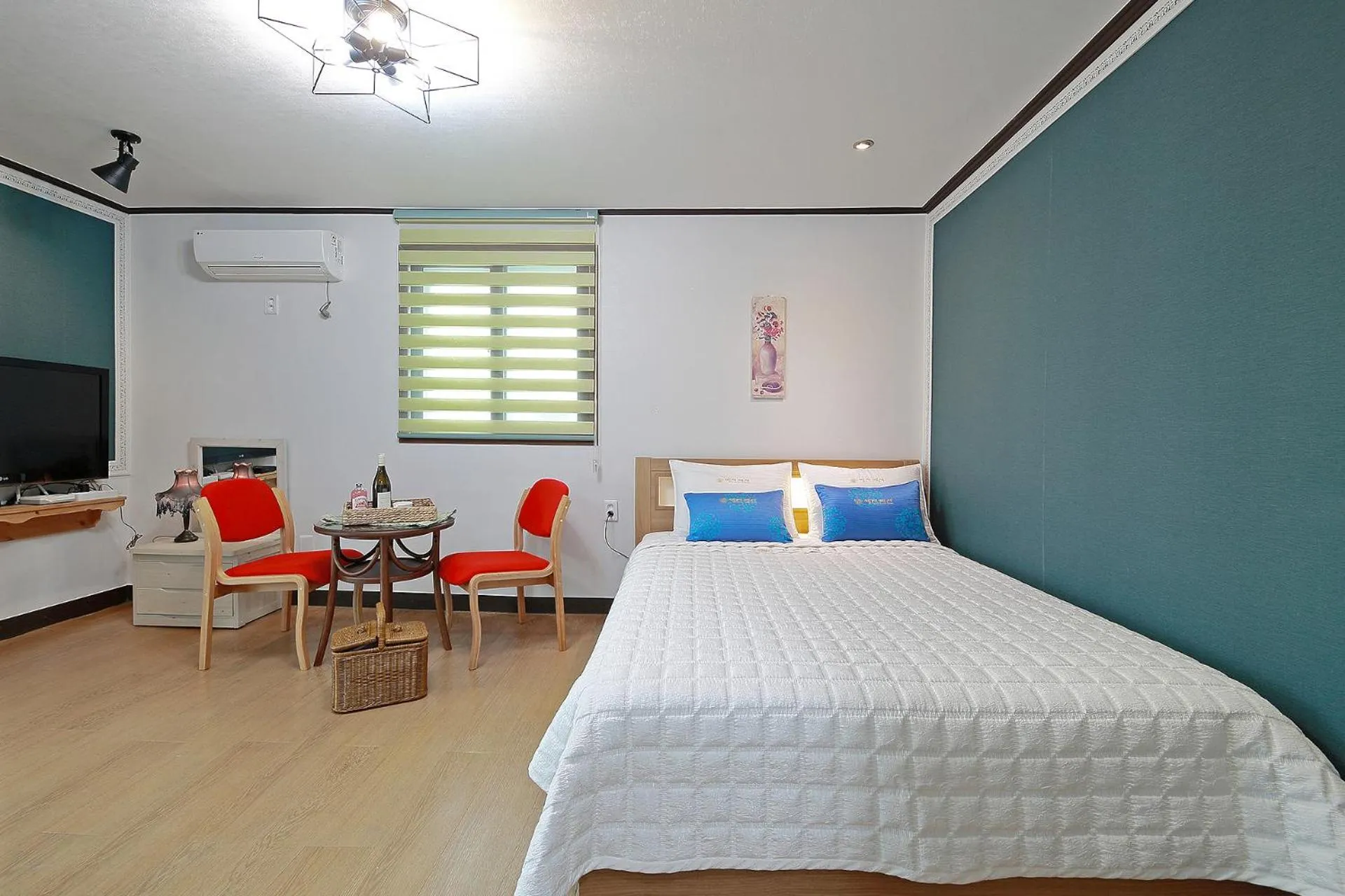 Dining area, Bed in Yejeon Pension