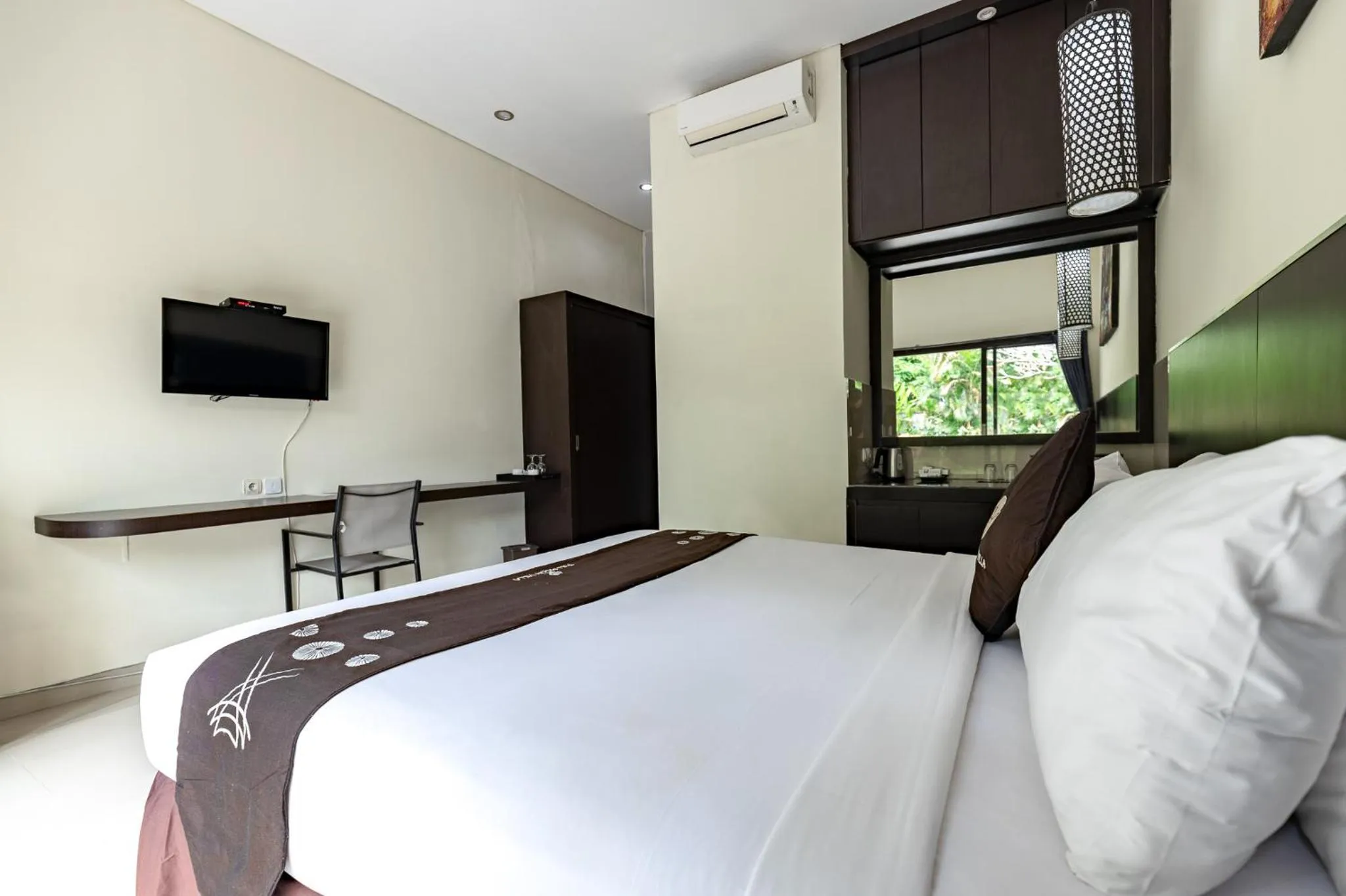 Communal lounge/ TV room, Bed in Full Moon Villa Ubud