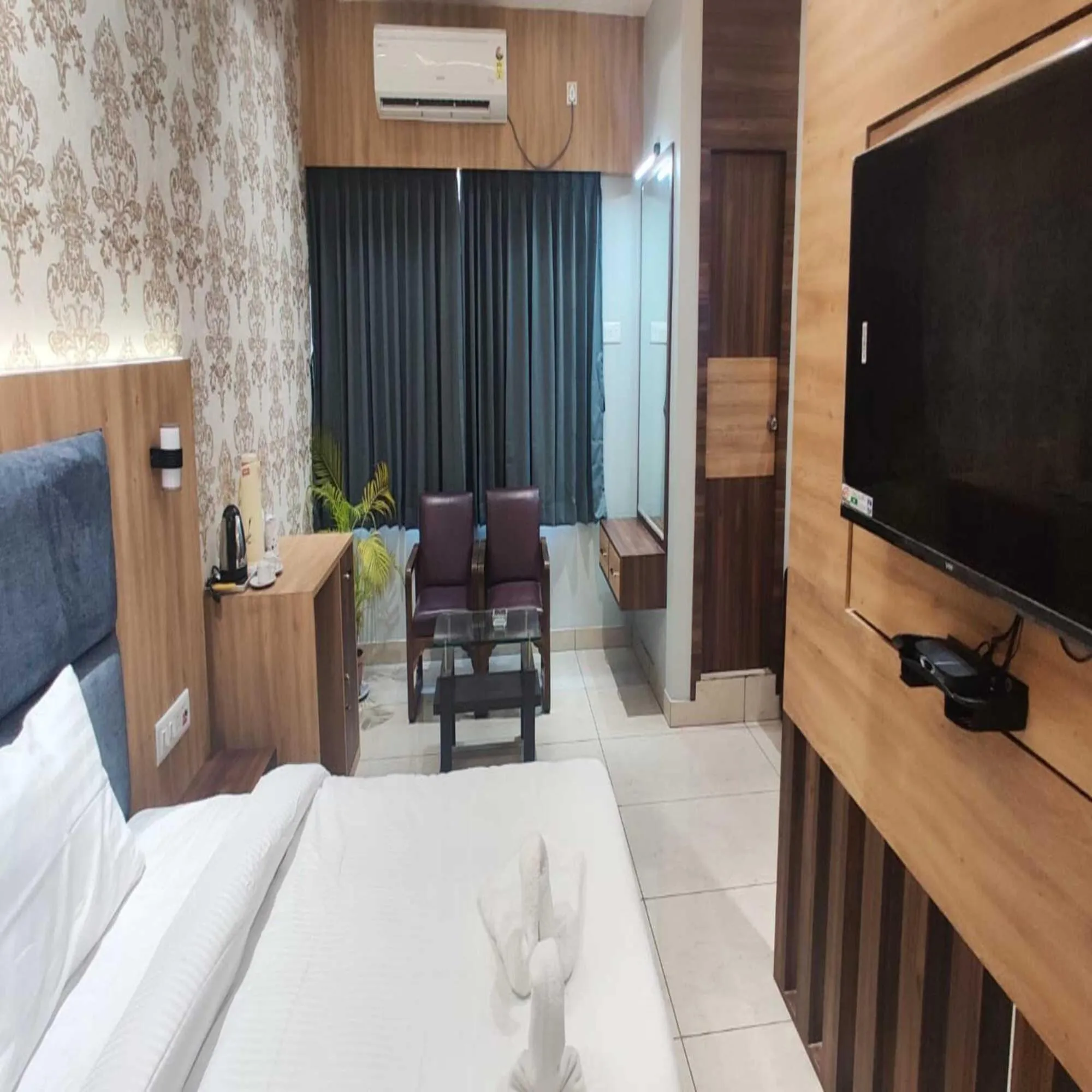 Photo of the whole room, Bed in Hotel Satkar