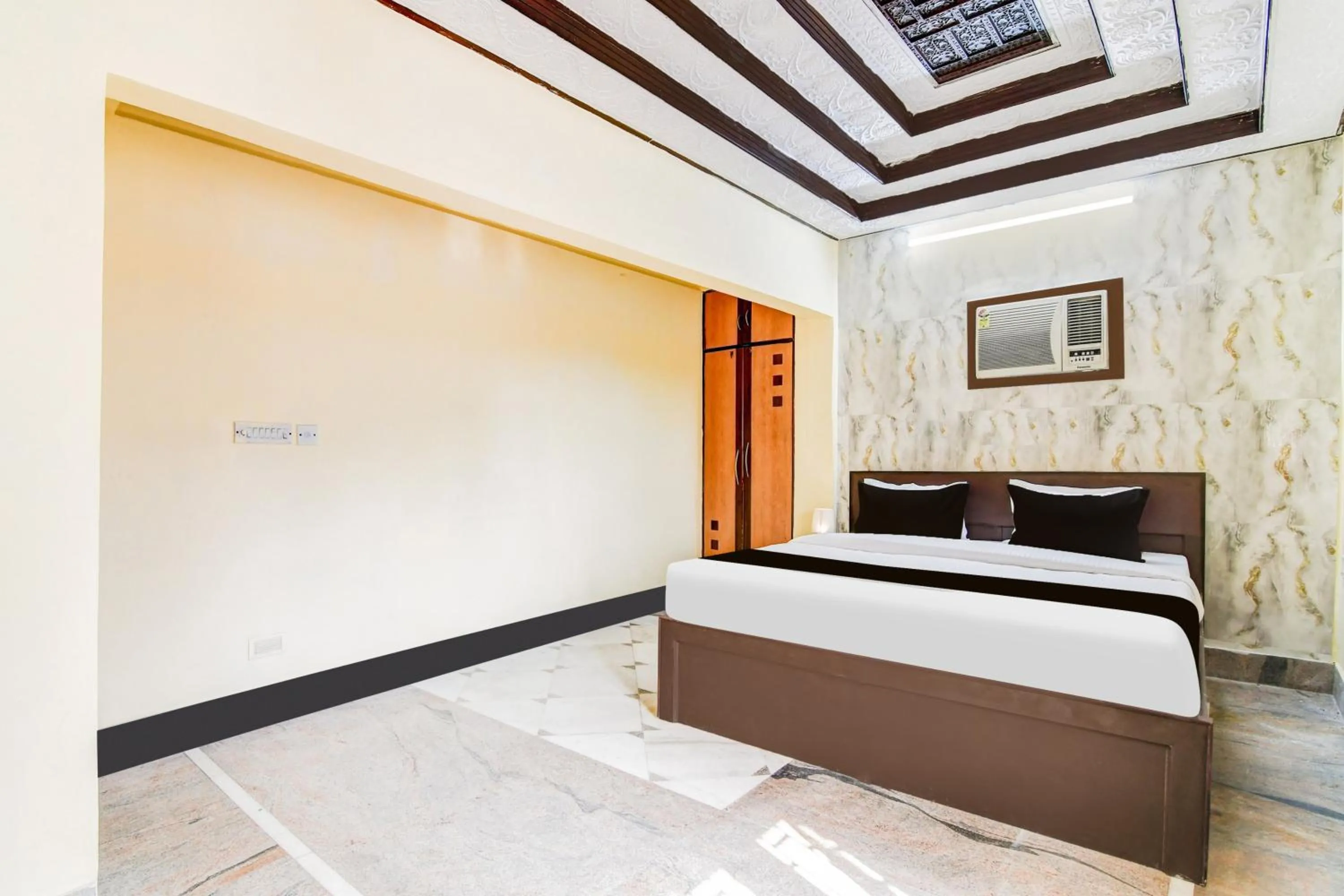 Bedroom, Bed in Super Hotel O Lenin Sarani