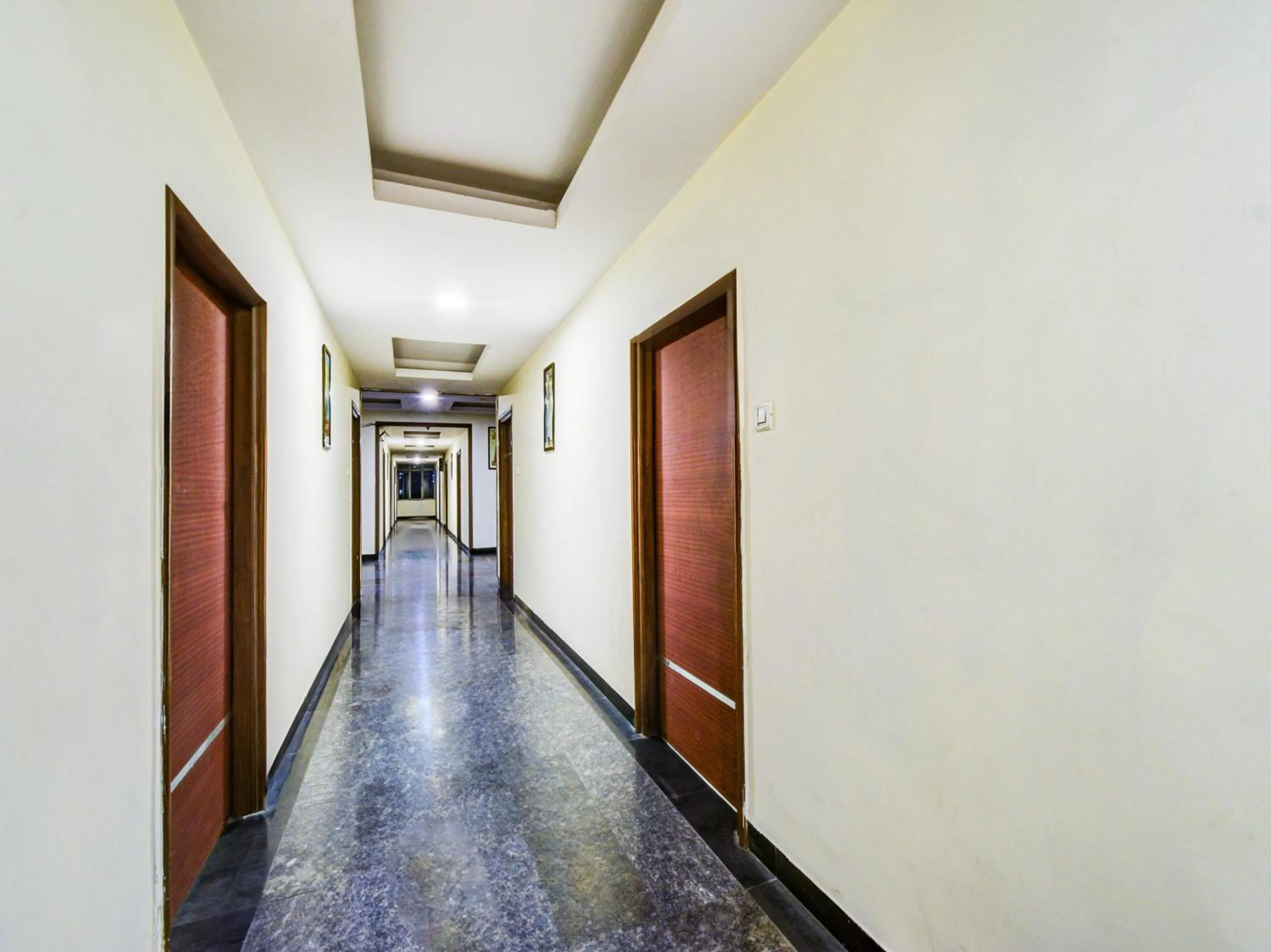 Lobby or reception in Super Townhouse Red Hills Lakdikapul Formerly Sitara Grand