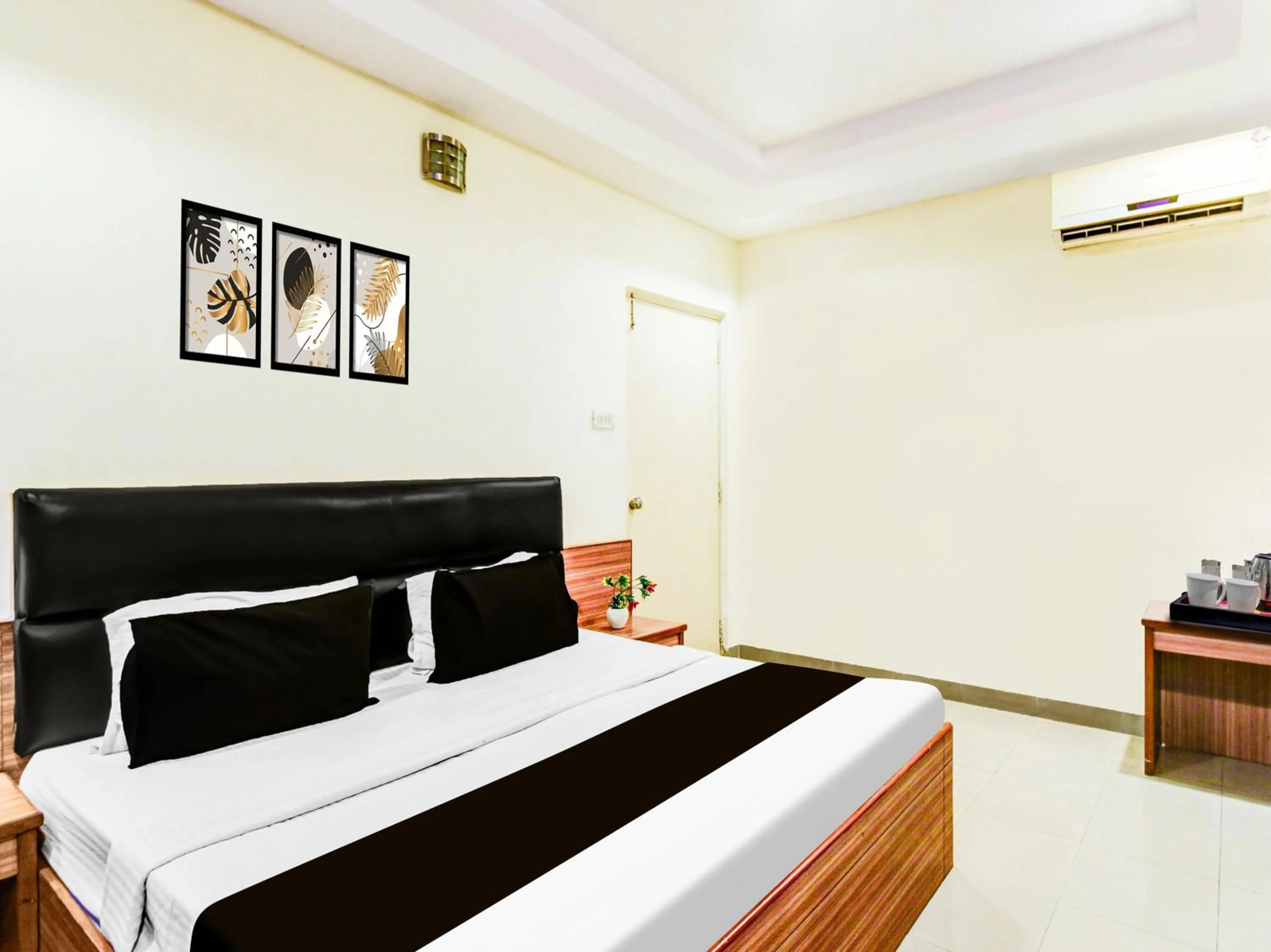 Bedroom in Super Townhouse Red Hills Lakdikapul Formerly Sitara Grand