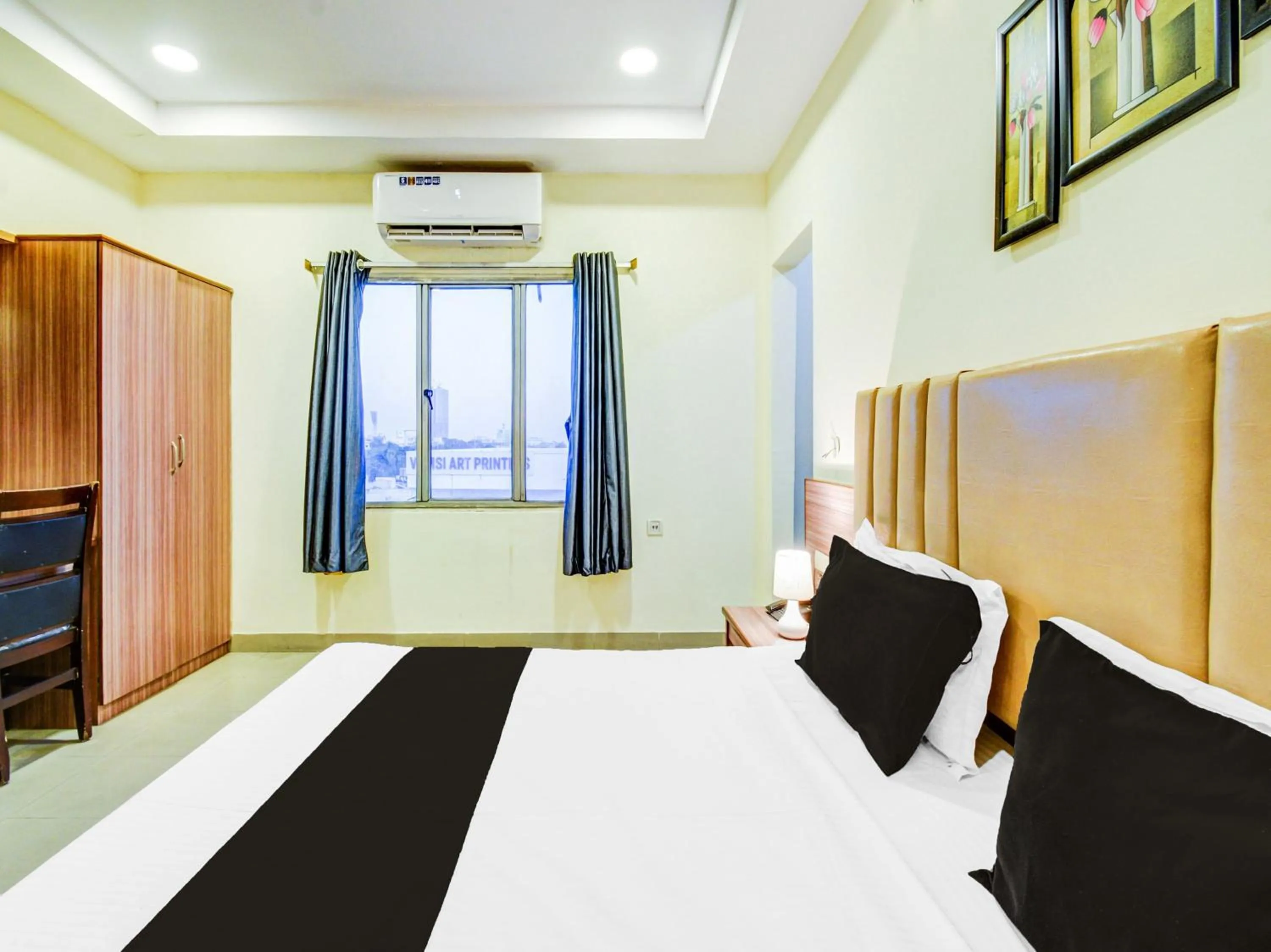 Bedroom in Super Townhouse Red Hills Lakdikapul Formerly Sitara Grand