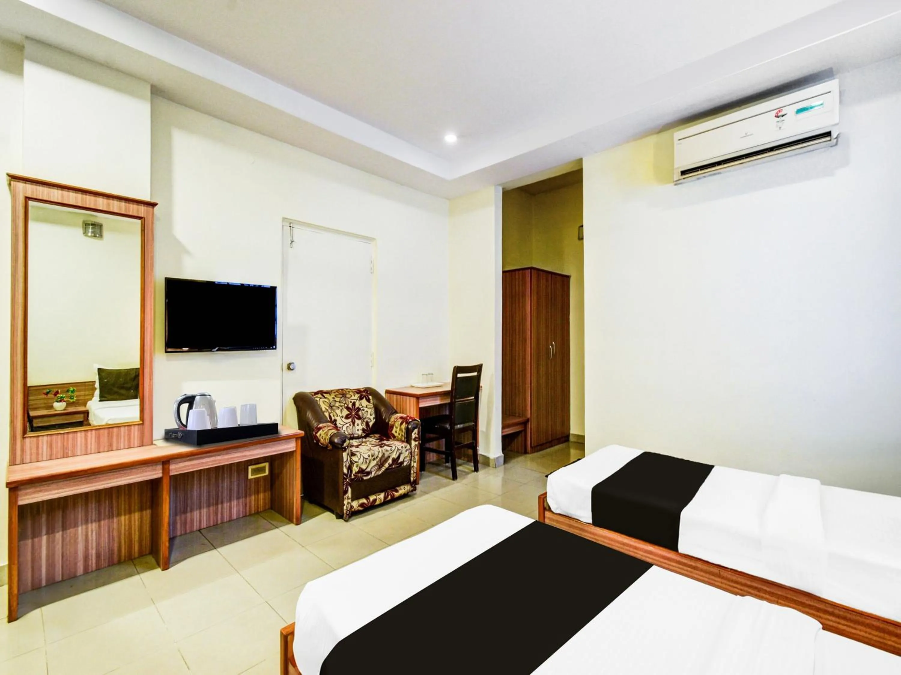 Bedroom in Super Townhouse Red Hills Lakdikapul Formerly Sitara Grand