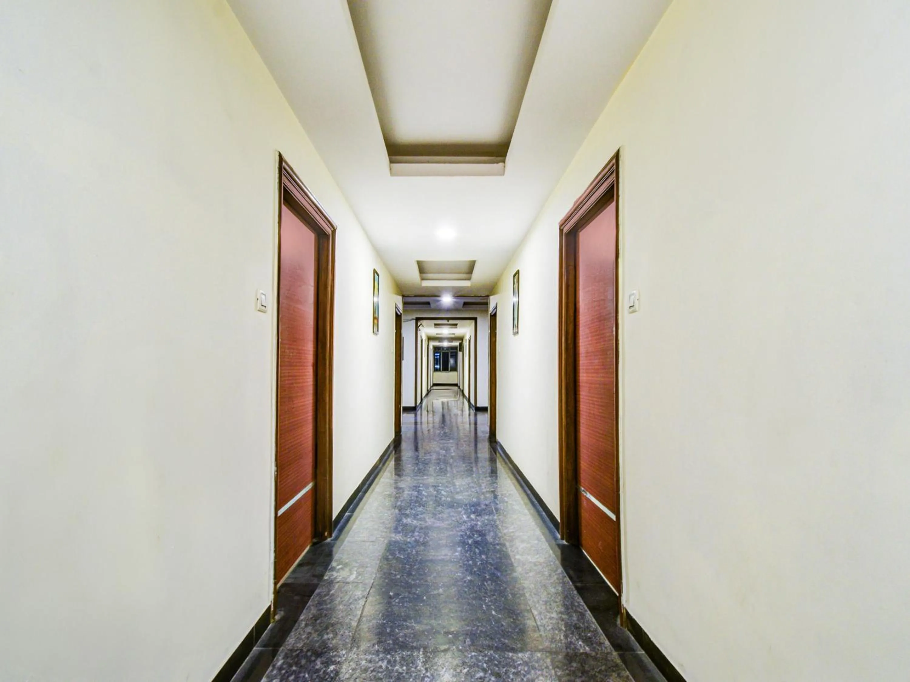 Lobby or reception in Super Townhouse Red Hills Lakdikapul Formerly Sitara Grand