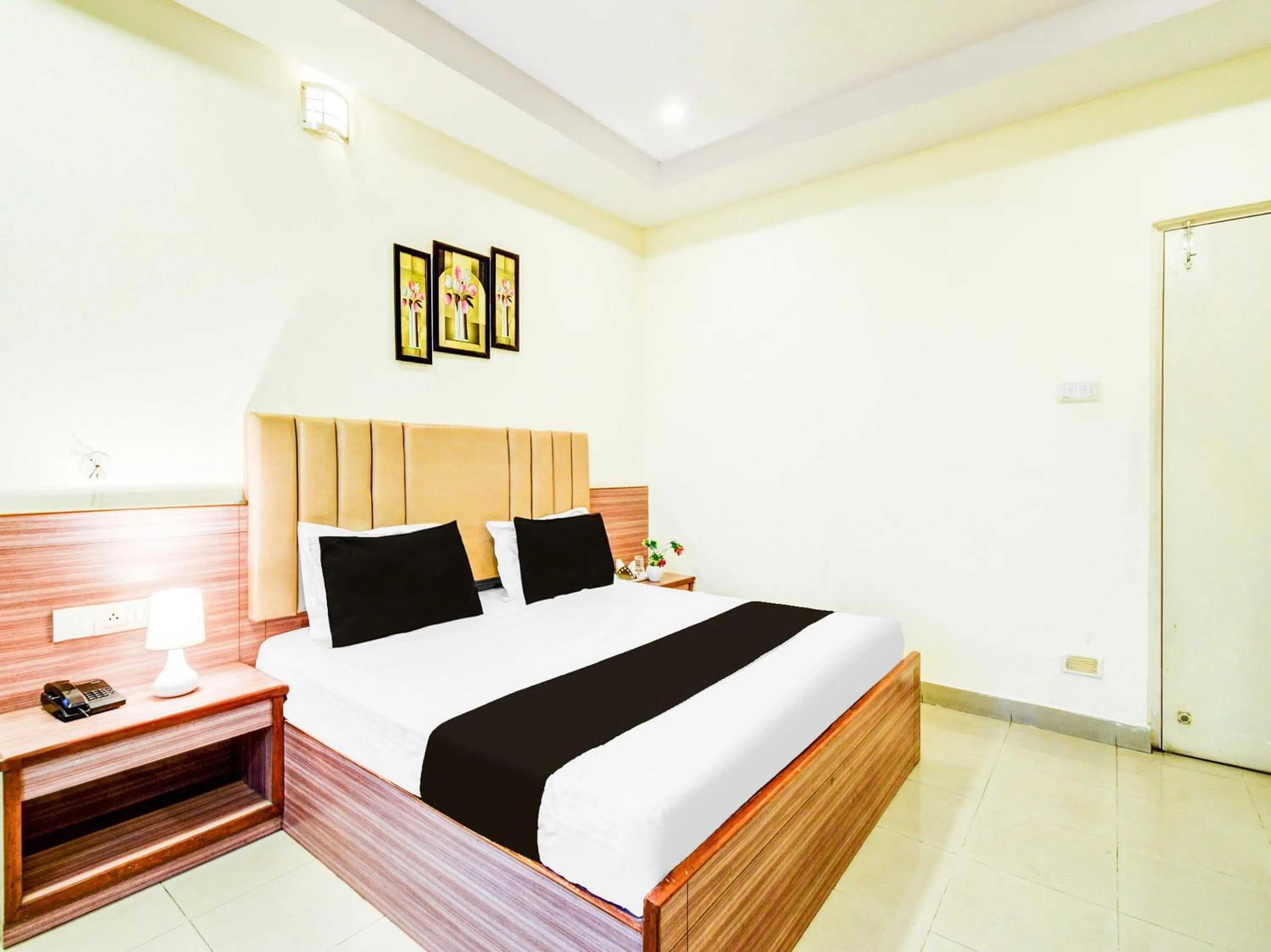 Bedroom in Super Townhouse Red Hills Lakdikapul Formerly Sitara Grand