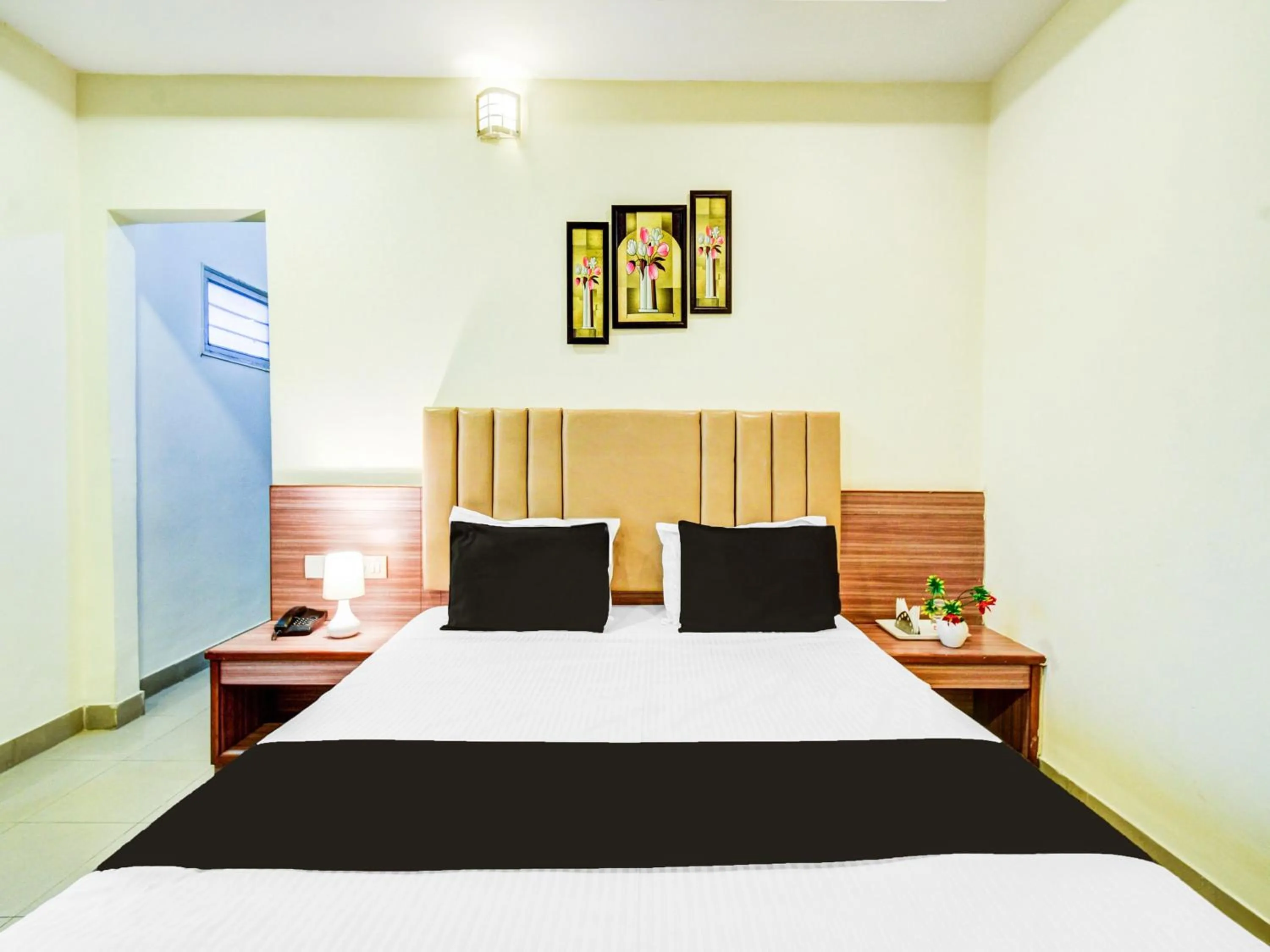 Bedroom in Super Townhouse Red Hills Lakdikapul Formerly Sitara Grand