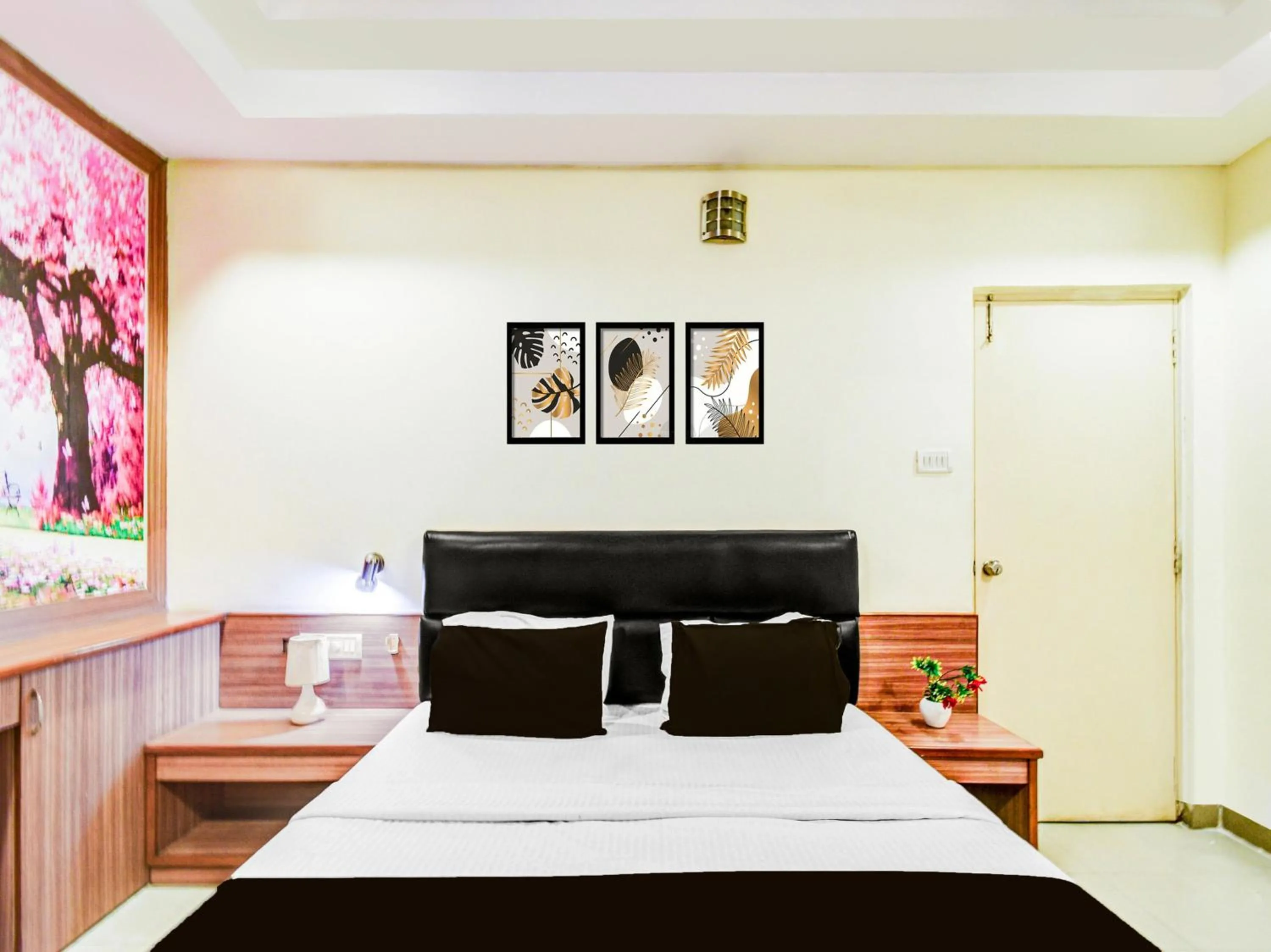 Bedroom in Super Townhouse Red Hills Lakdikapul Formerly Sitara Grand
