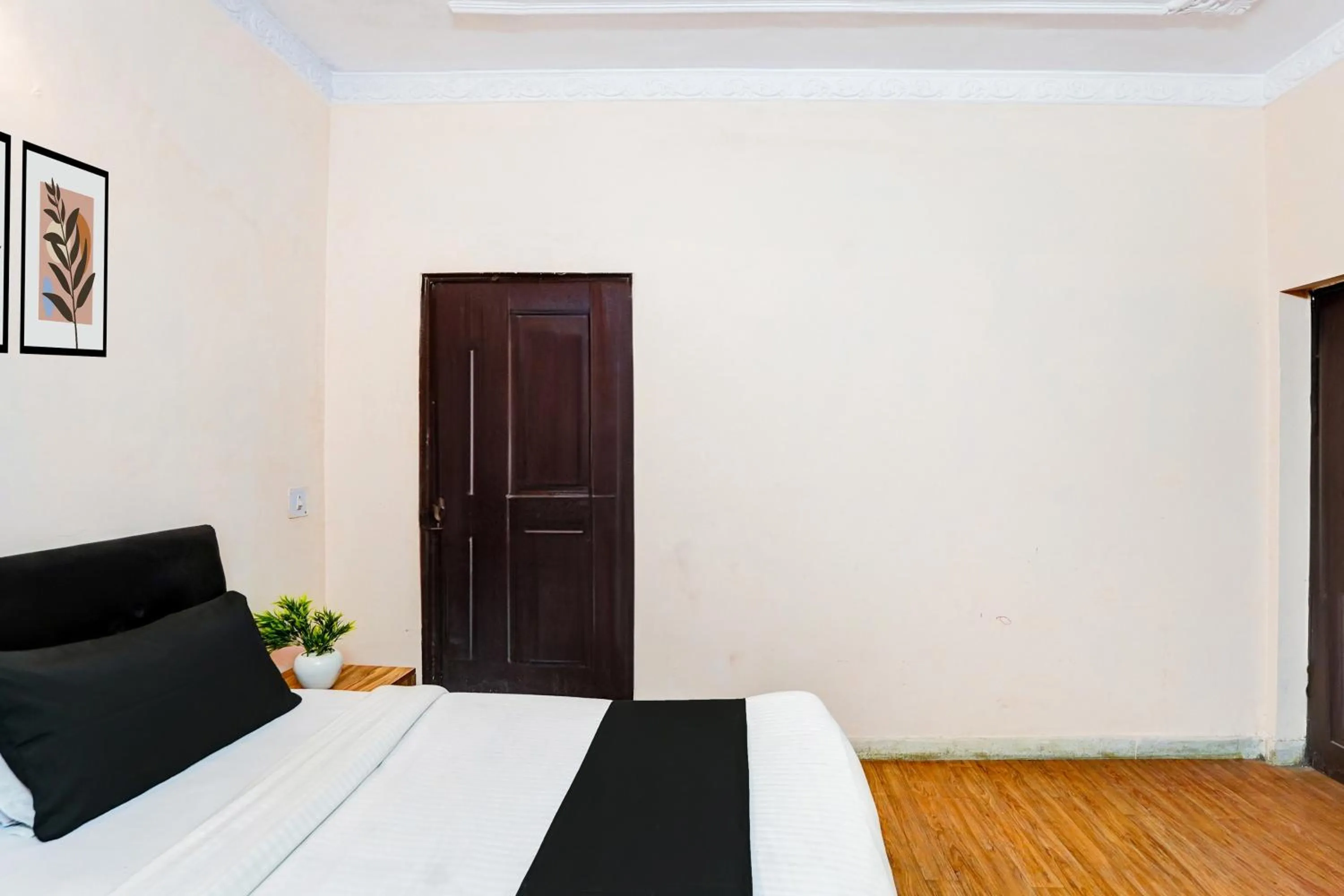 Bedroom, Bed in Hotel O Tyagi Road Near Prince Chowk