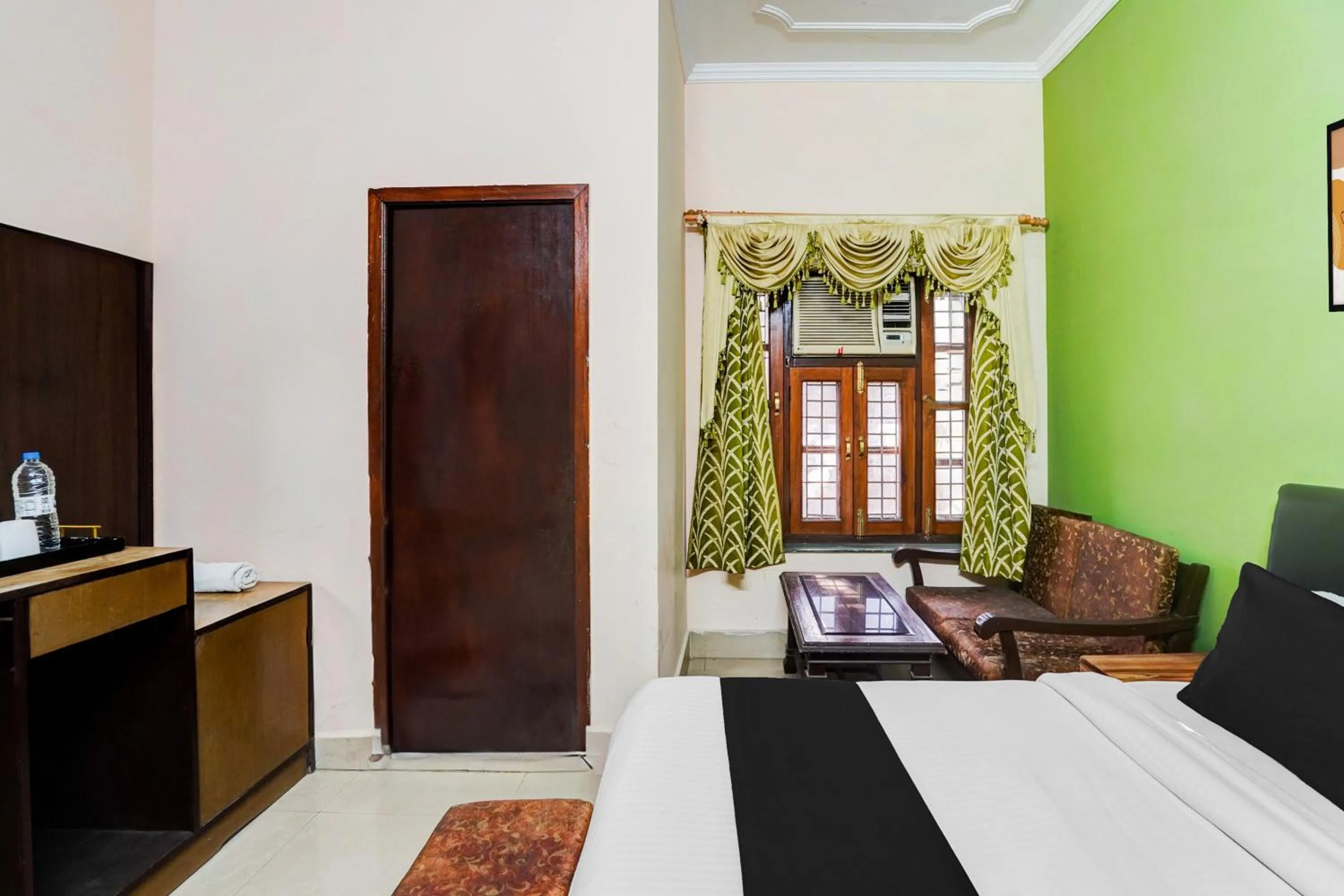 Bedroom, Bed in Hotel O Tyagi Road Near Prince Chowk