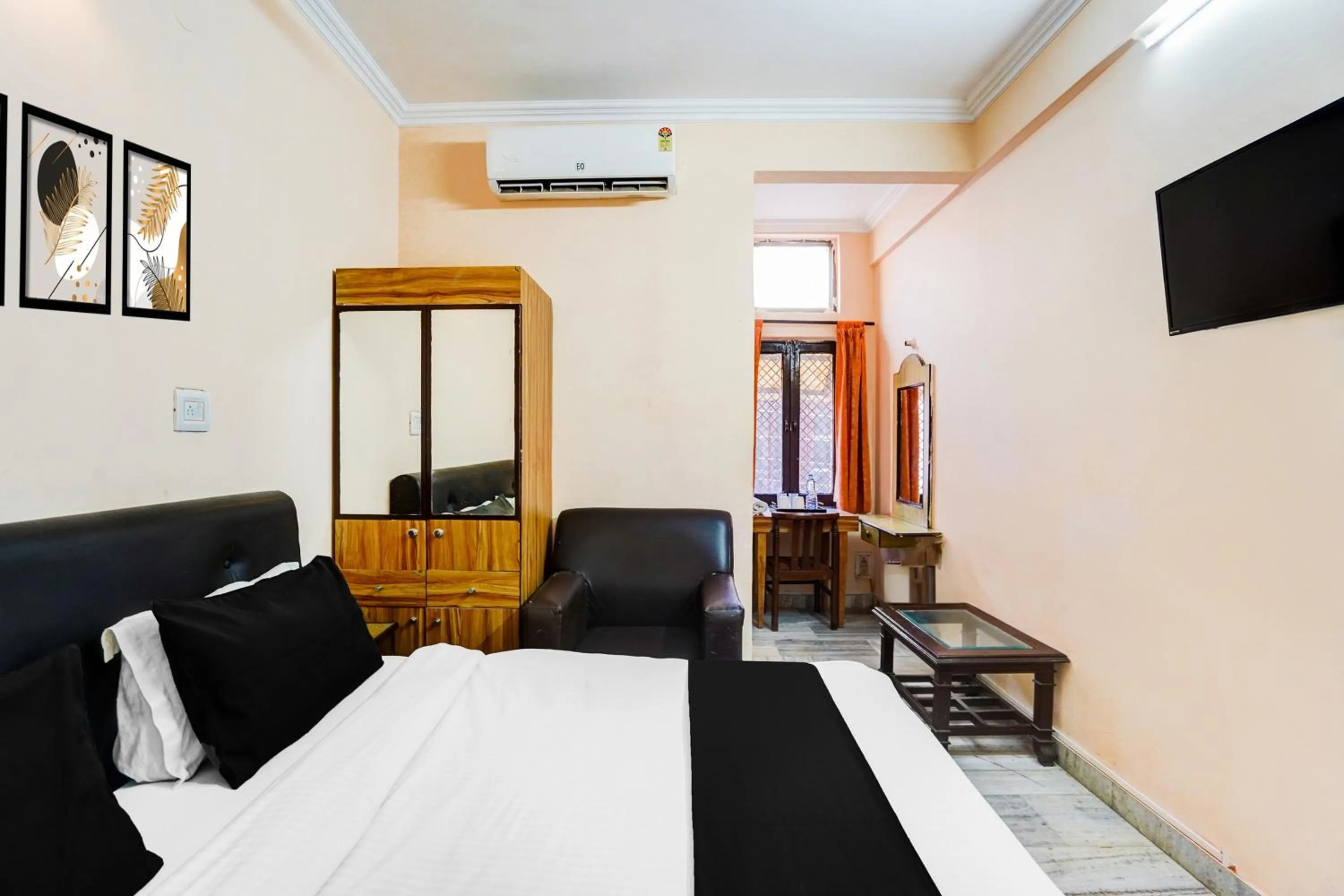 Bedroom, Bed in Hotel O Tyagi Road Near Prince Chowk