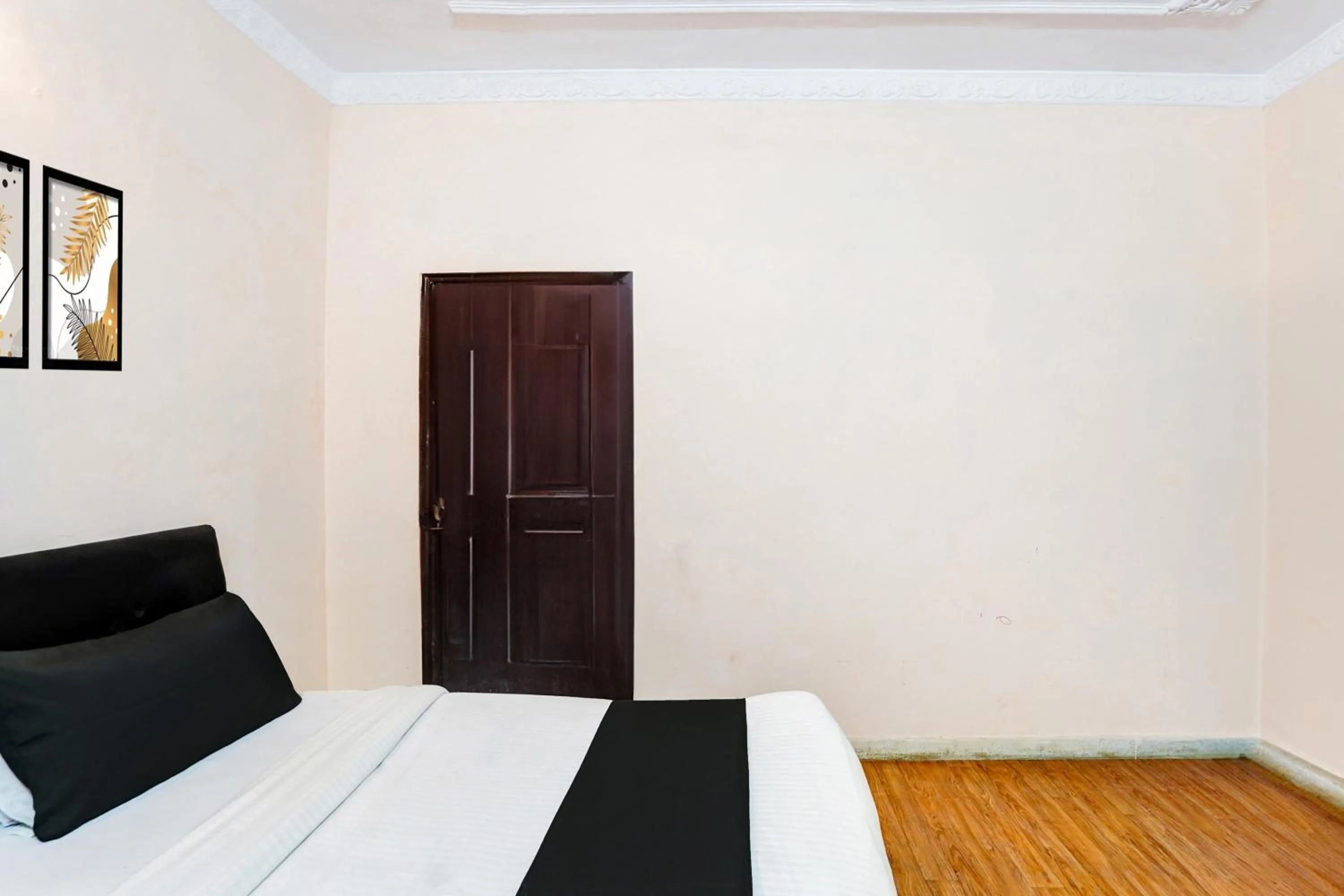 Bedroom, Bed in Hotel O Tyagi Road Near Prince Chowk