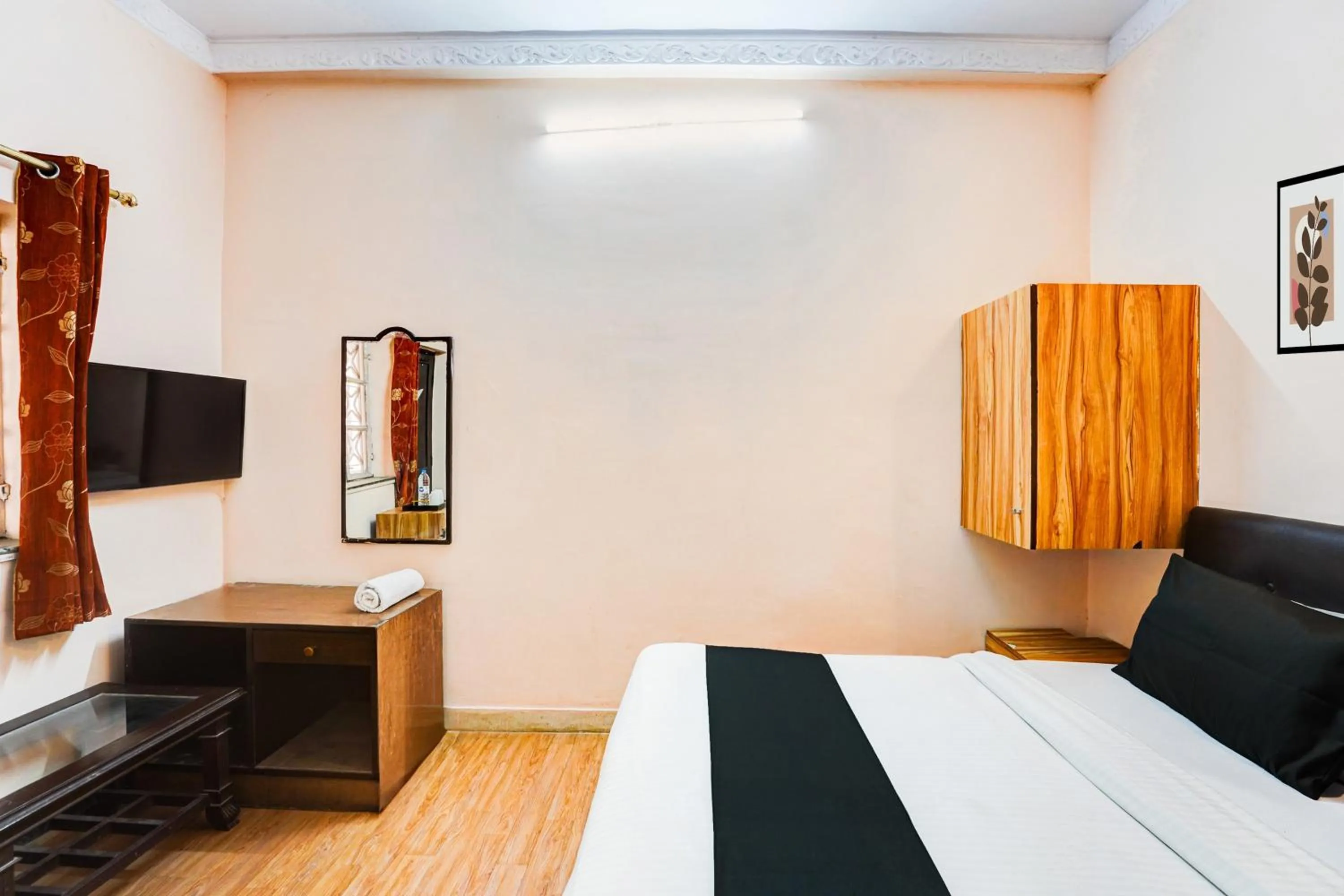 Bedroom, Bed in Hotel O Tyagi Road Near Prince Chowk