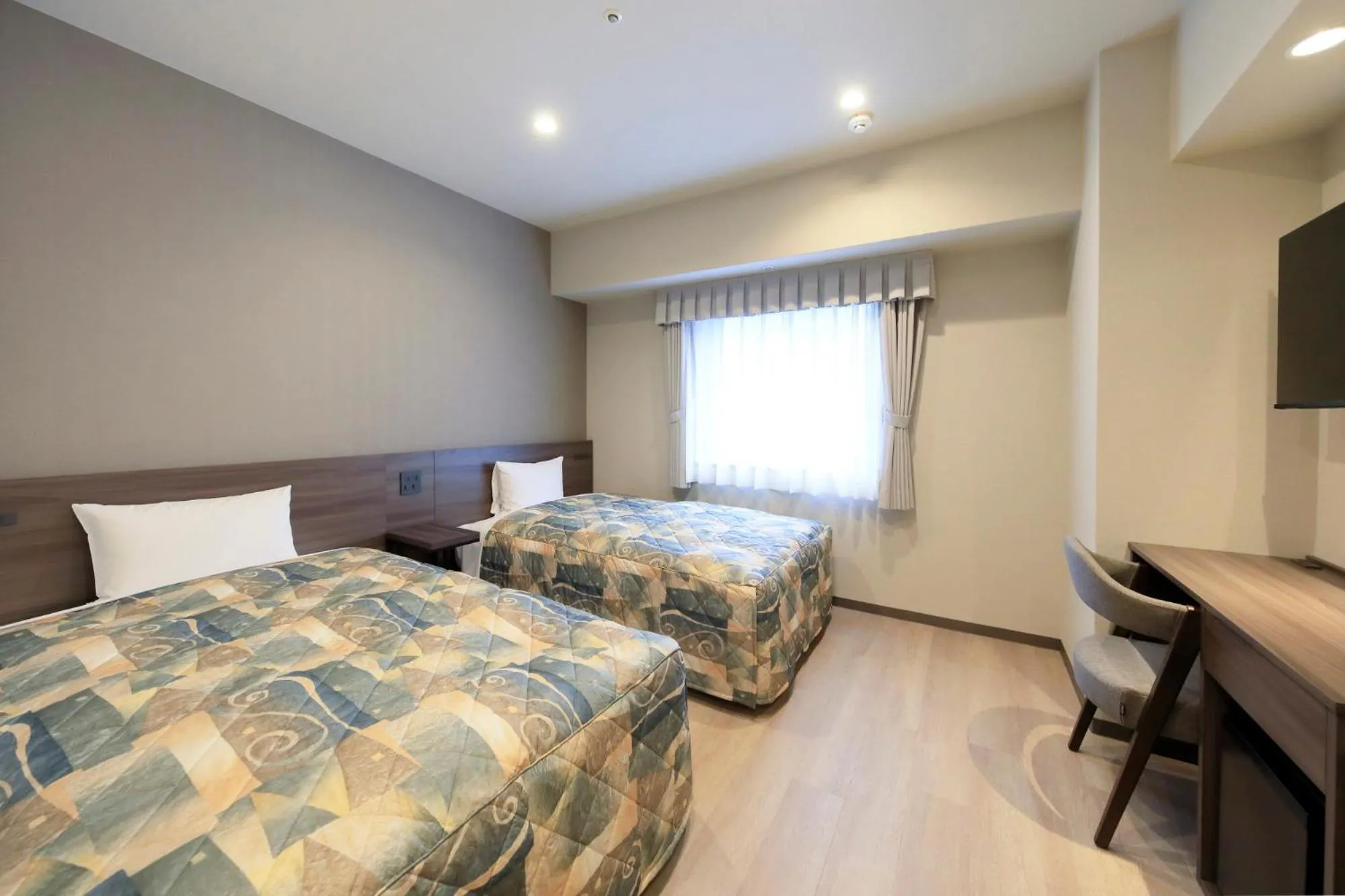 Photo of the whole room, Bed in Yokohama Mandarin Hotel