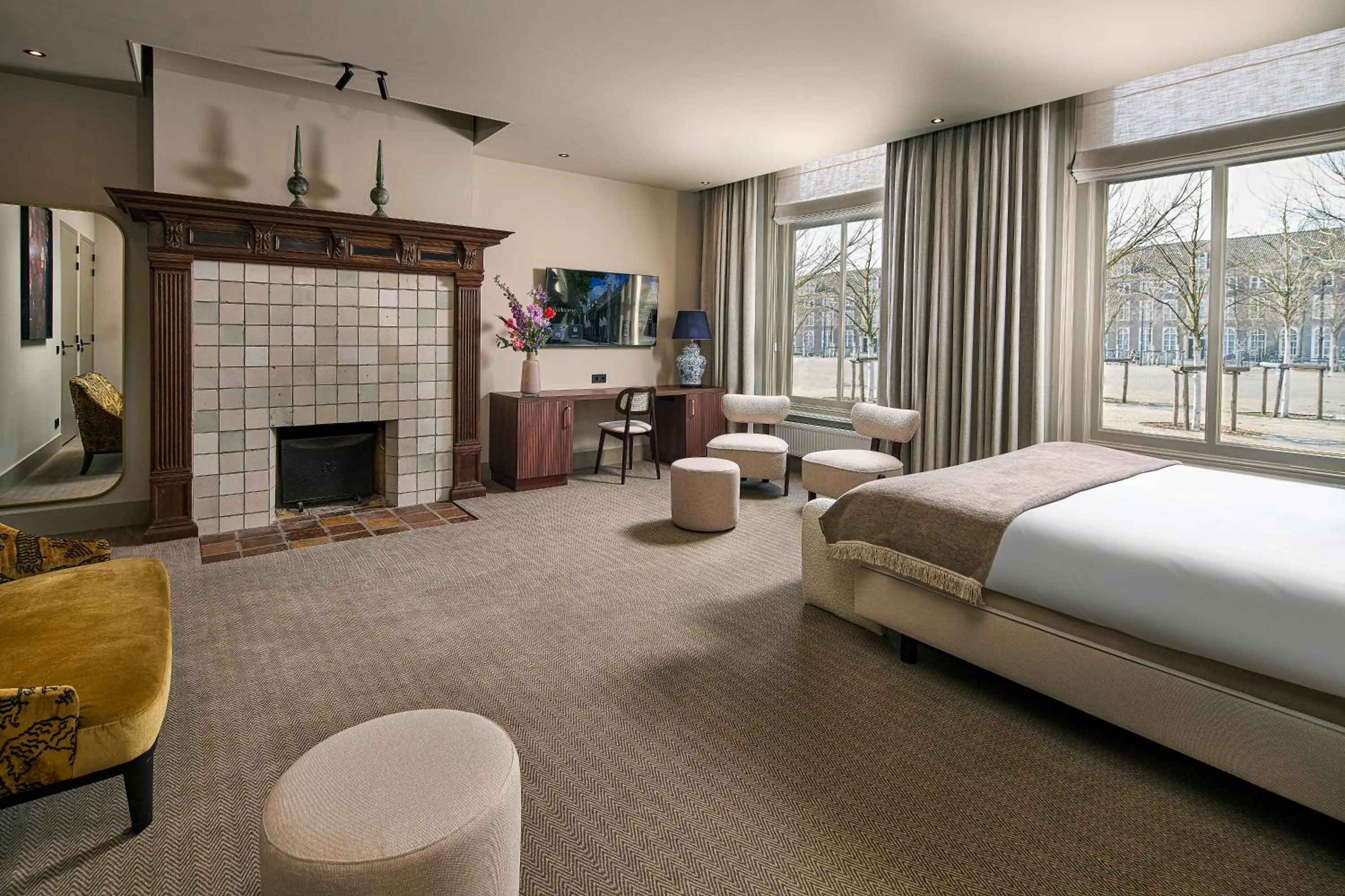 Living room, Bed in The Saints Hotel