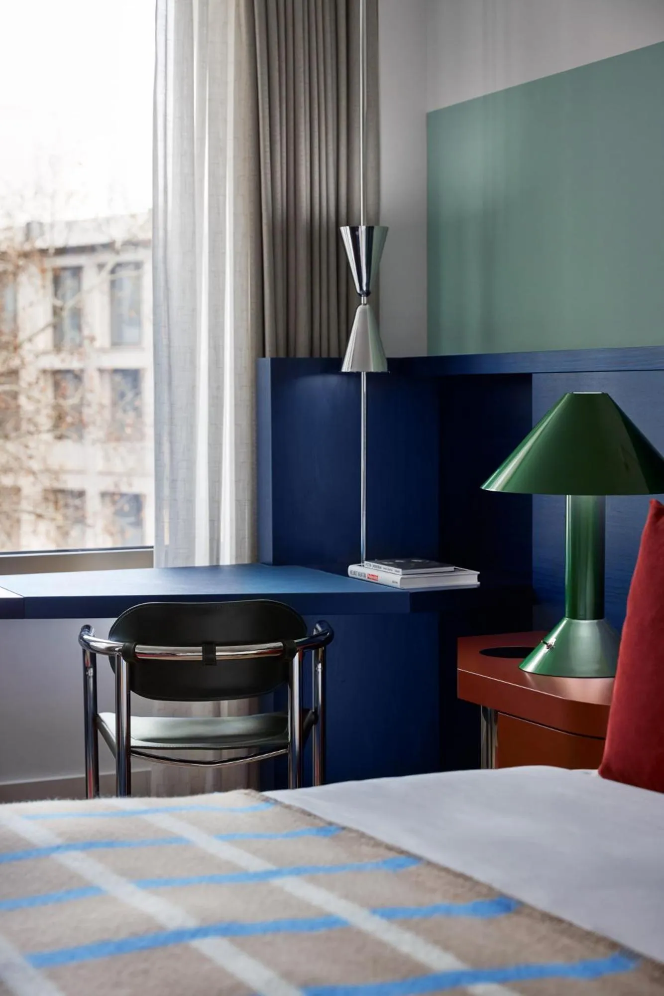 Bedroom, Bed in Kimpton Main Frankfurt by IHG