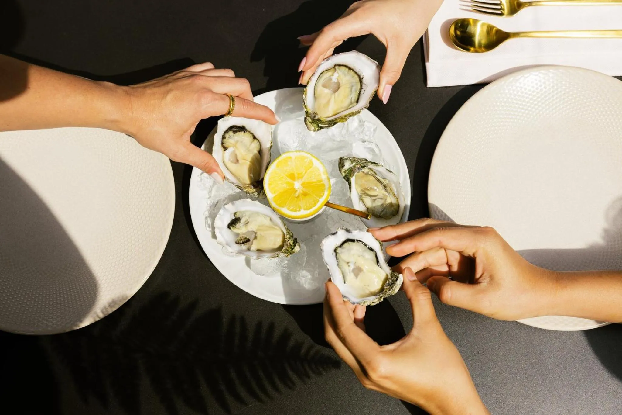 Restaurant/places to eat in Kimpton Main Frankfurt by IHG