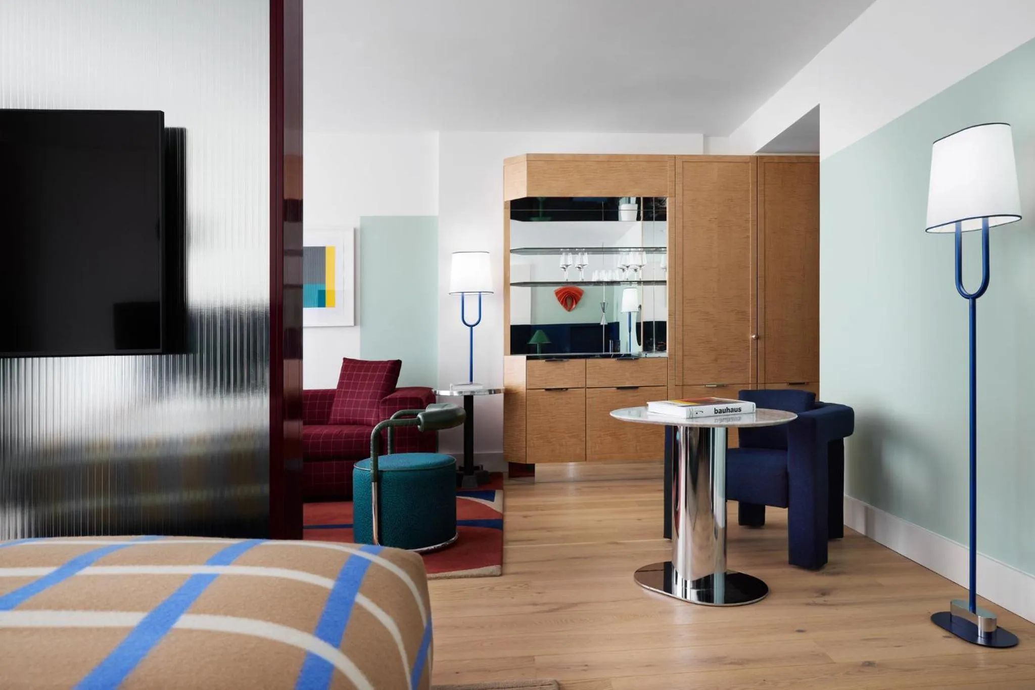 Photo of the whole room, Bed in Kimpton Main Frankfurt by IHG