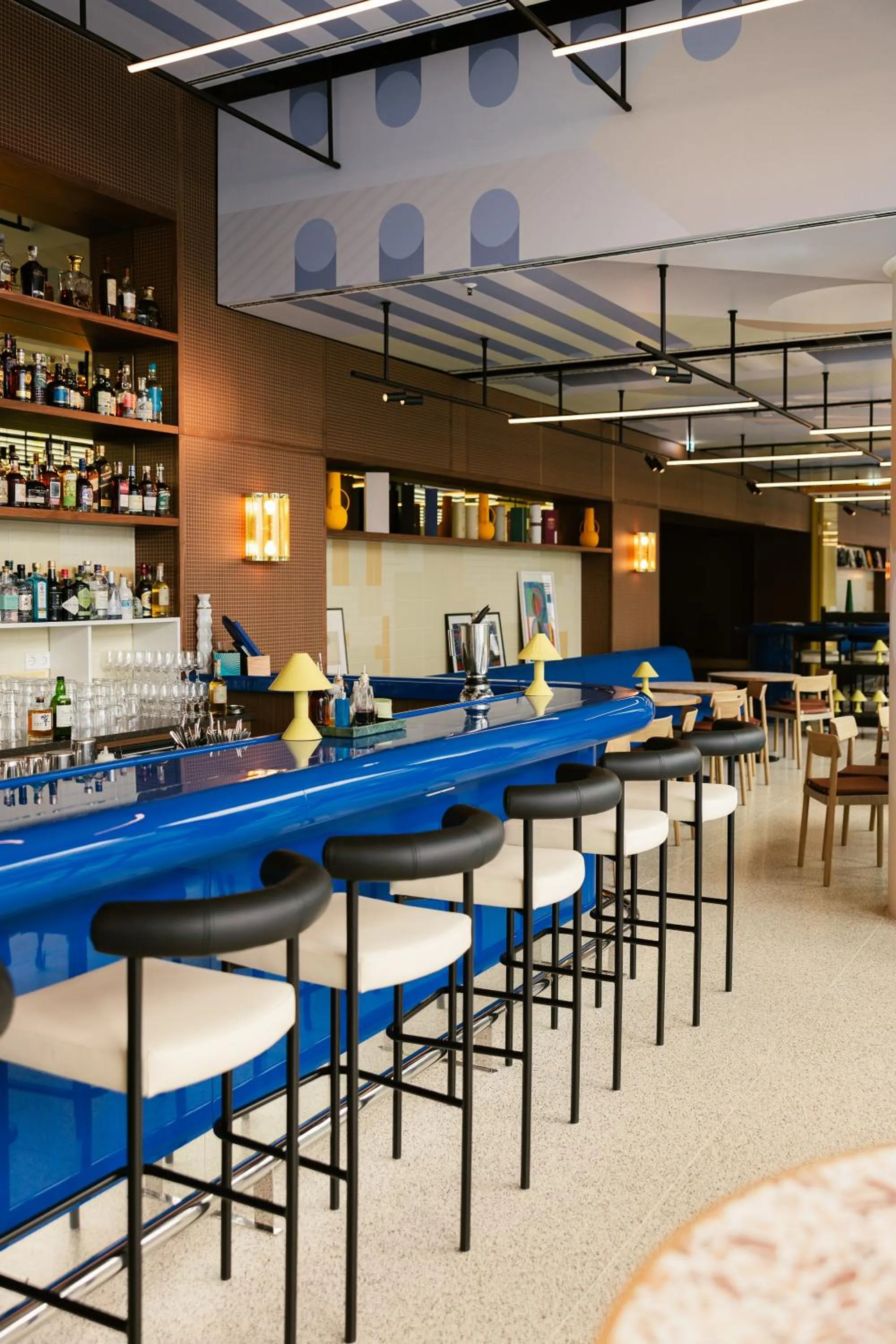 Lounge or bar in Kimpton Main Frankfurt by IHG