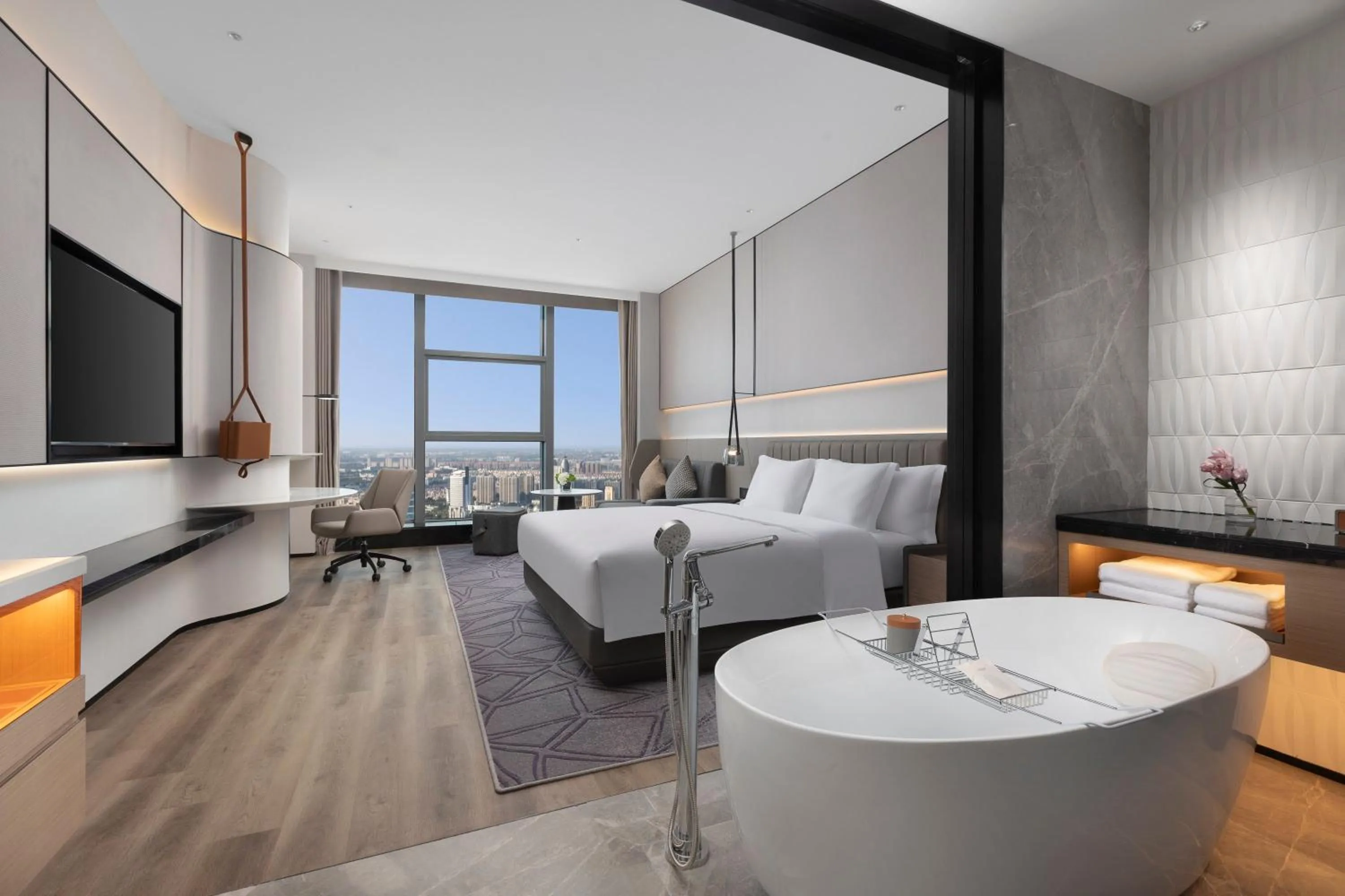 Hot Tub, Bed in Crowne Plaza Taizhou City Center by IHG