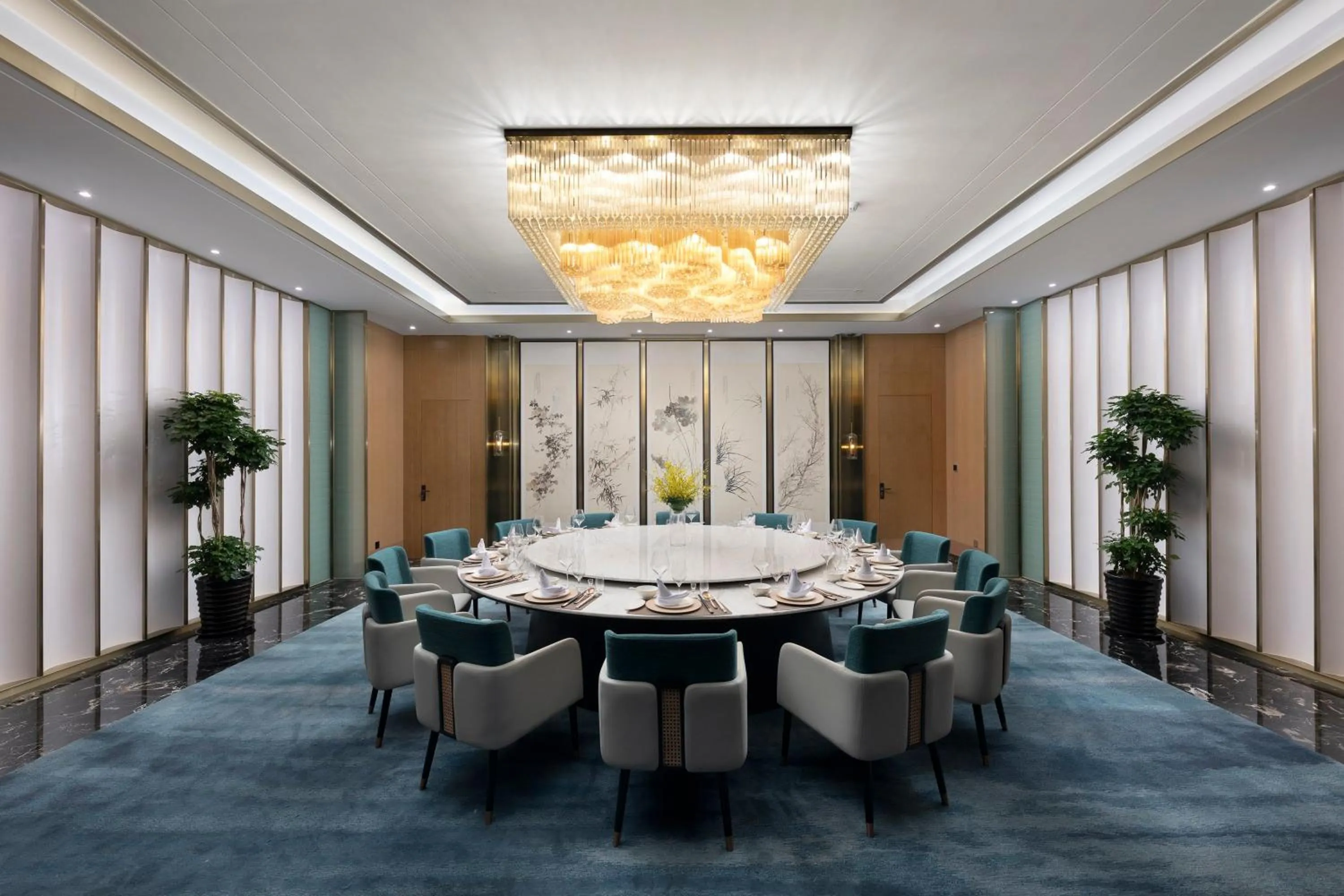 Restaurant/places to eat in Crowne Plaza Taizhou City Center by IHG