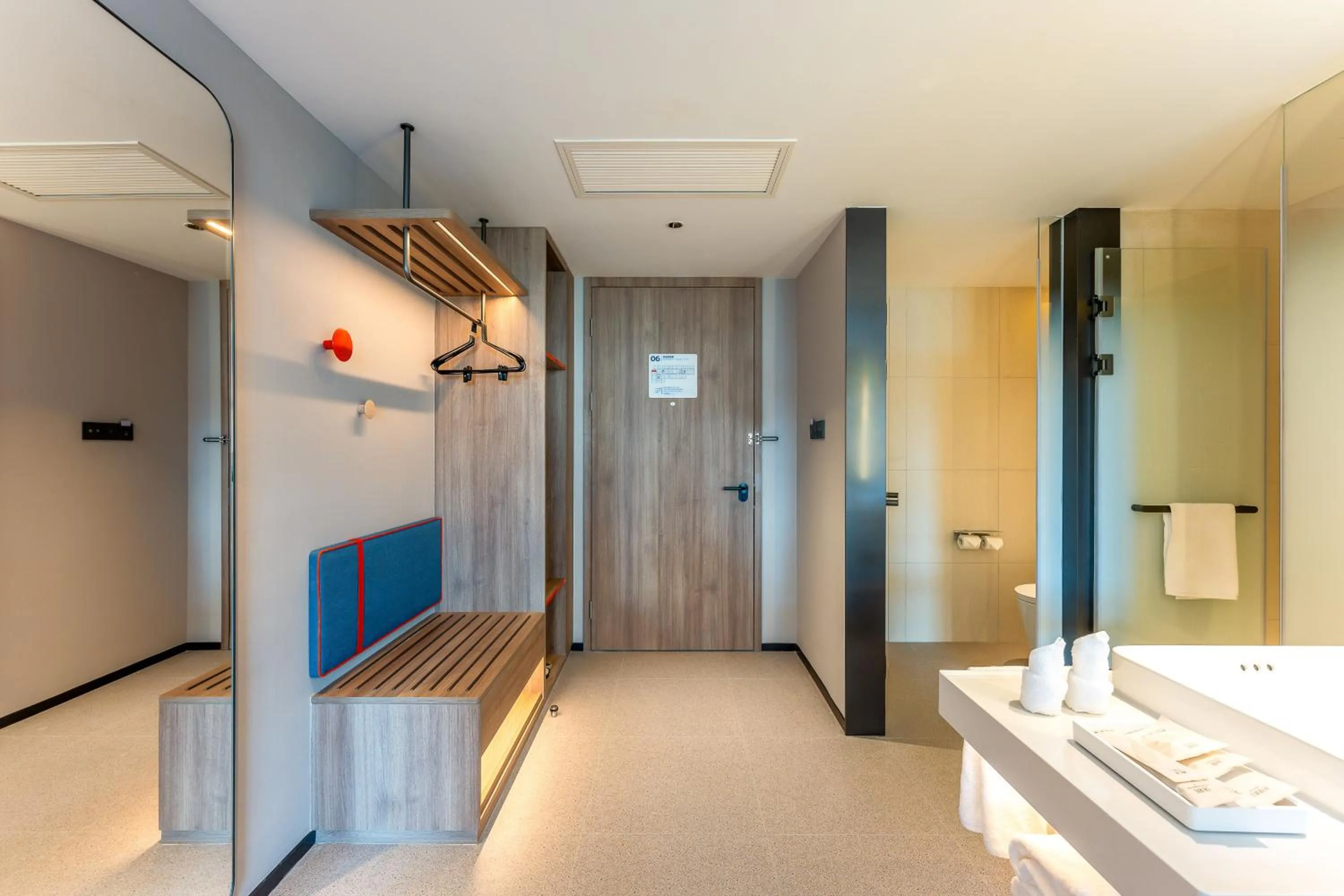 Bathroom in Holiday Inn Express Luoyang Longmen by IHG