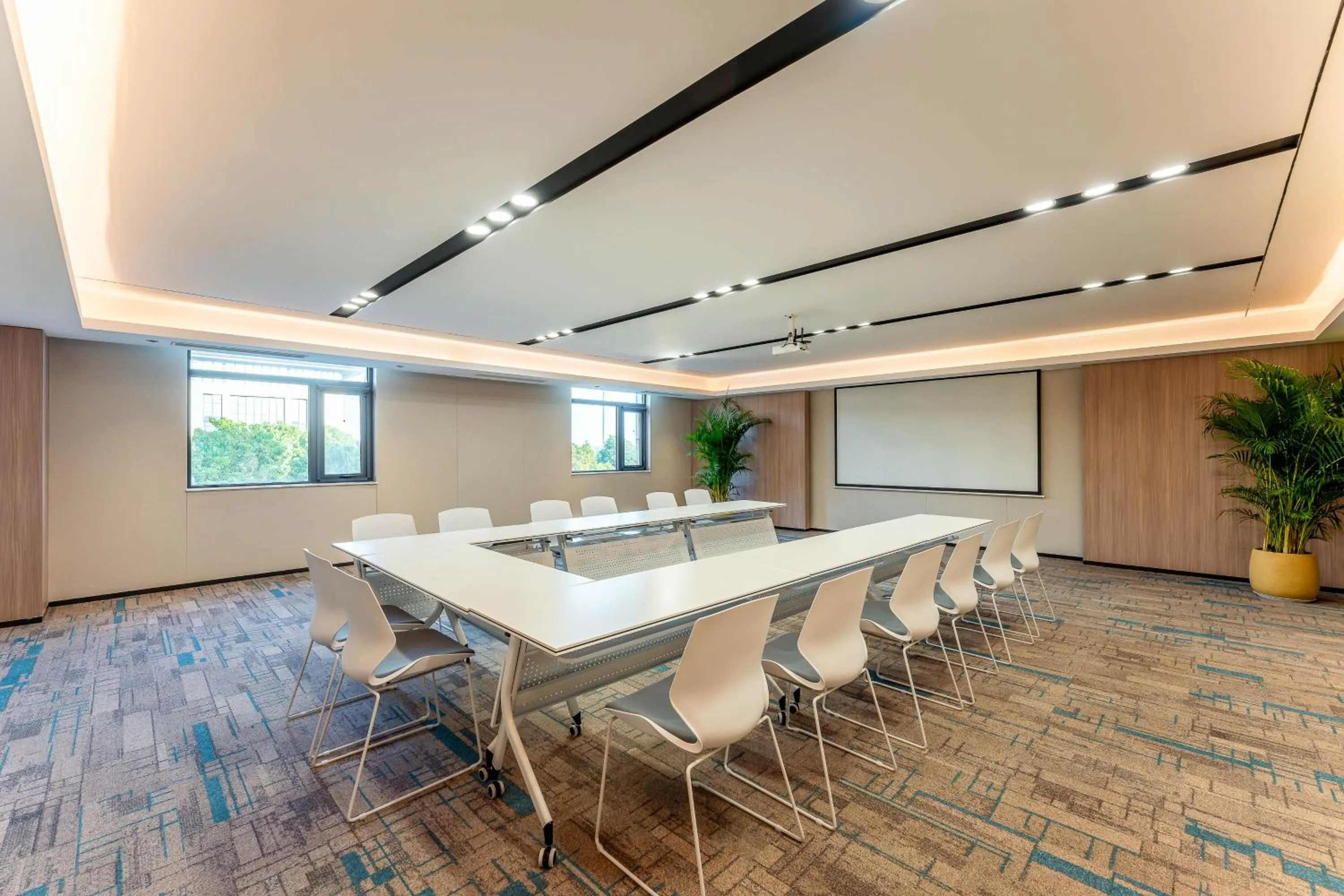 Meeting/conference room in Holiday Inn Express Luoyang Longmen by IHG