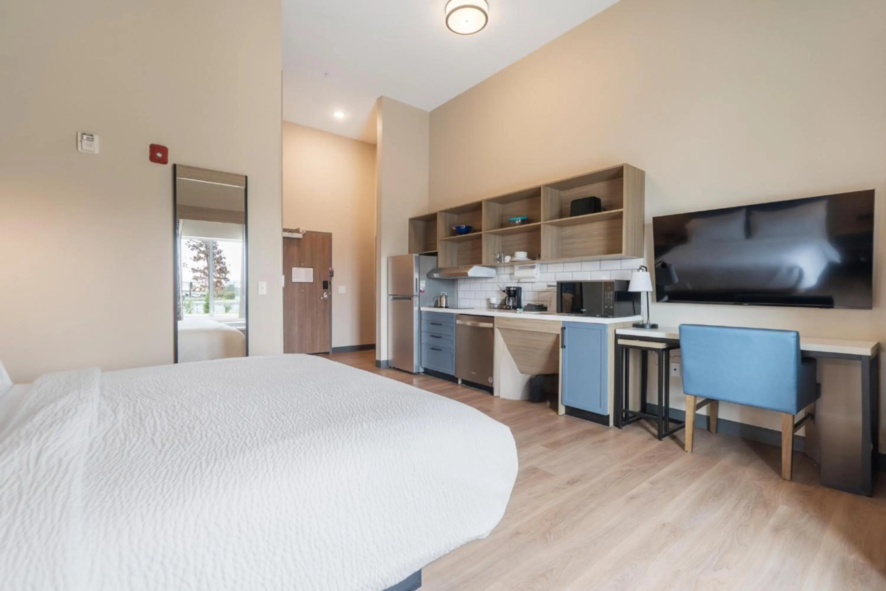 Photo of the whole room, Bed in Candlewood Suites Perry-National Fairground Area by IHG