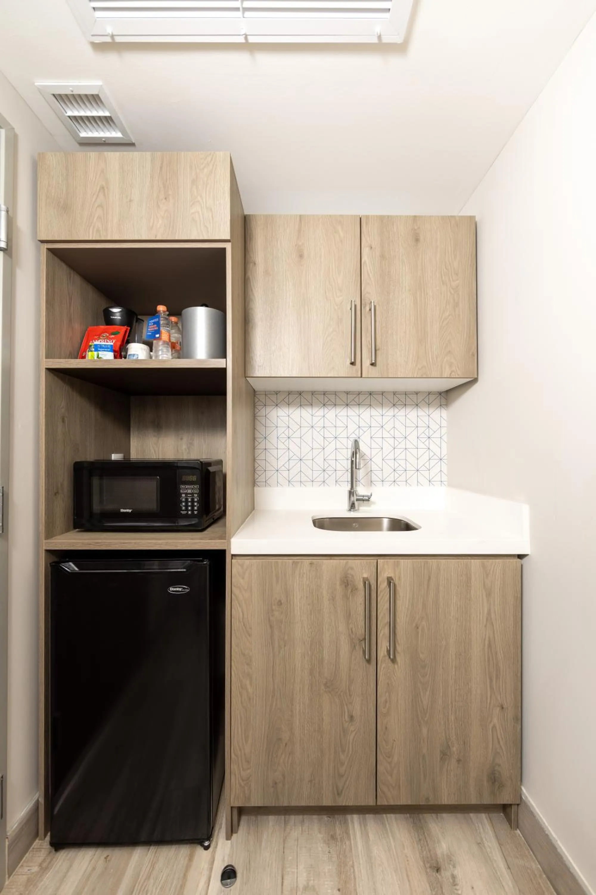 Coffee/tea facilities in Holiday Inn Express & Suites Mazatlan by IHG