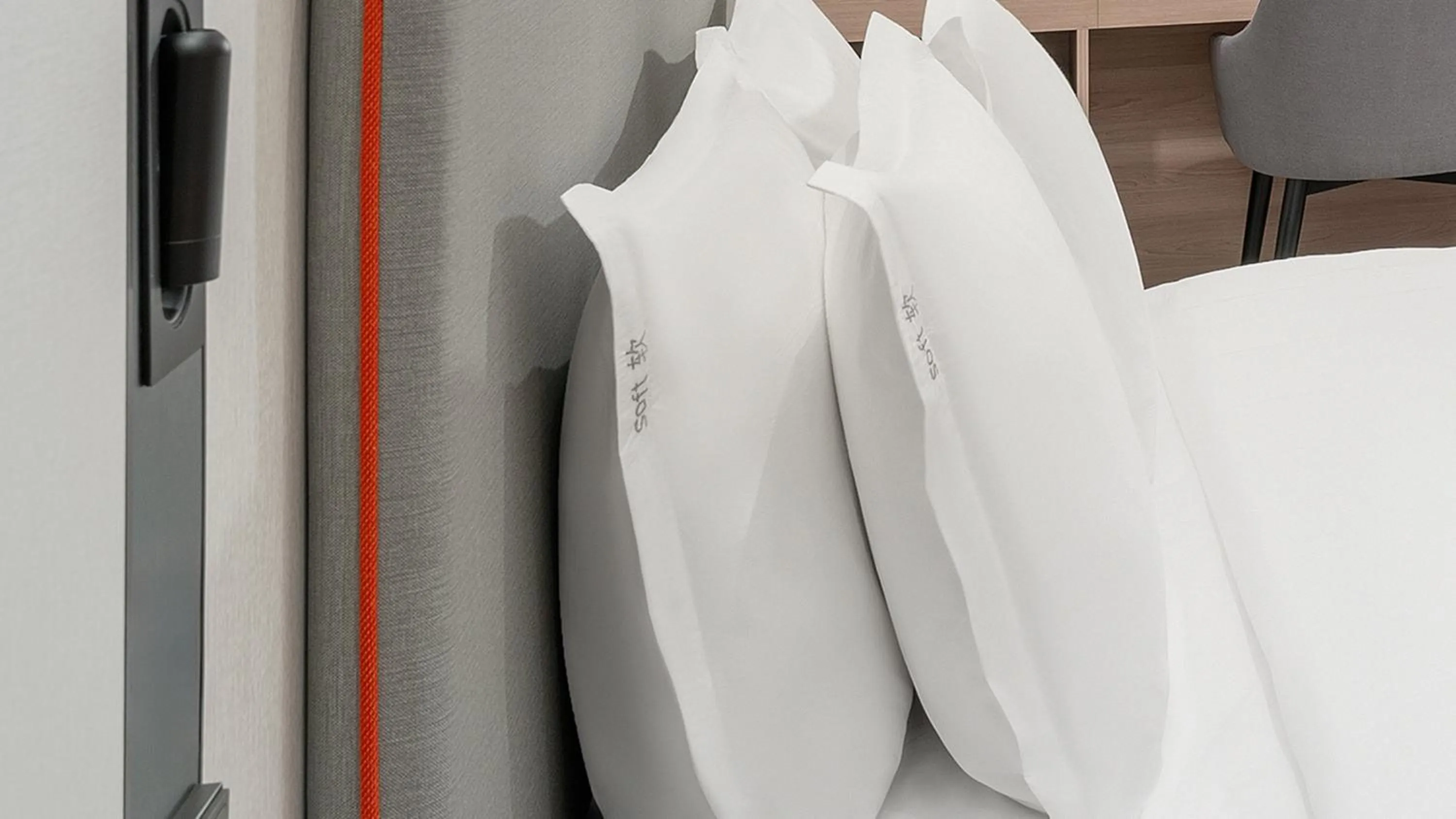 Photo of the whole room, Bed in Holiday Inn Express Wuhan East Lake by IHG