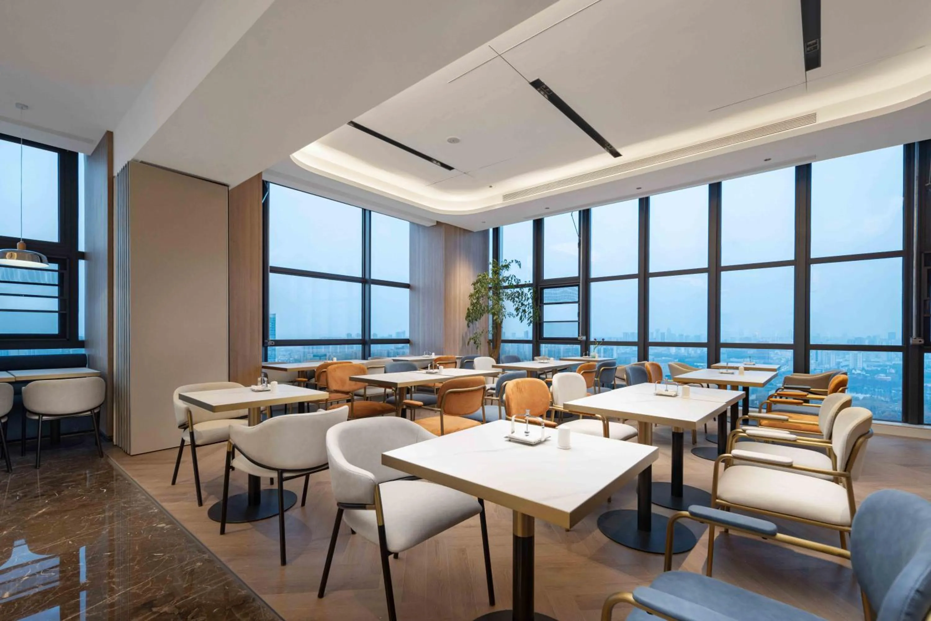 Restaurant/places to eat in Holiday Inn Express Wuhan East Lake by IHG