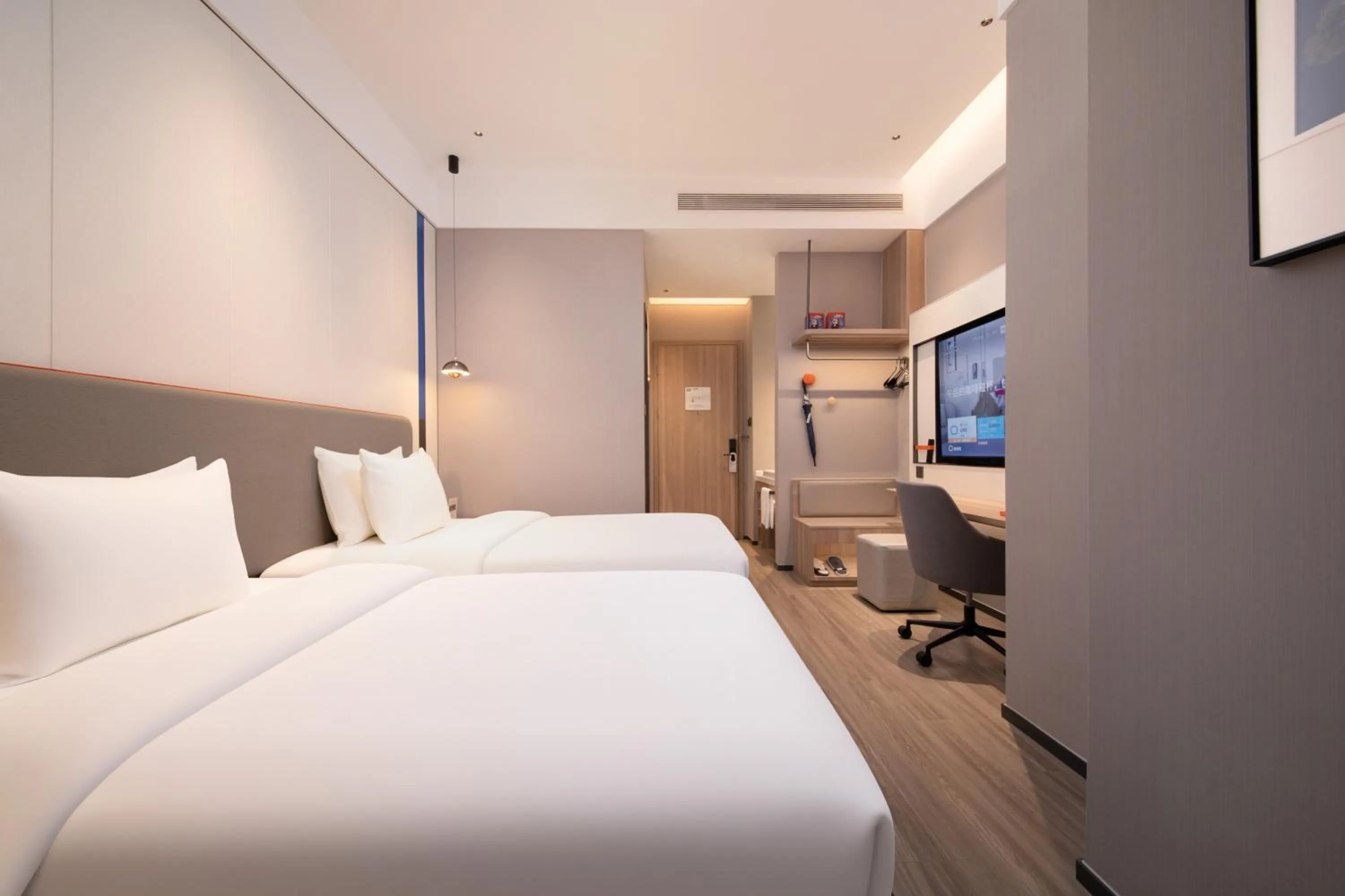 Bed in Holiday Inn Express Wuhan East Lake by IHG