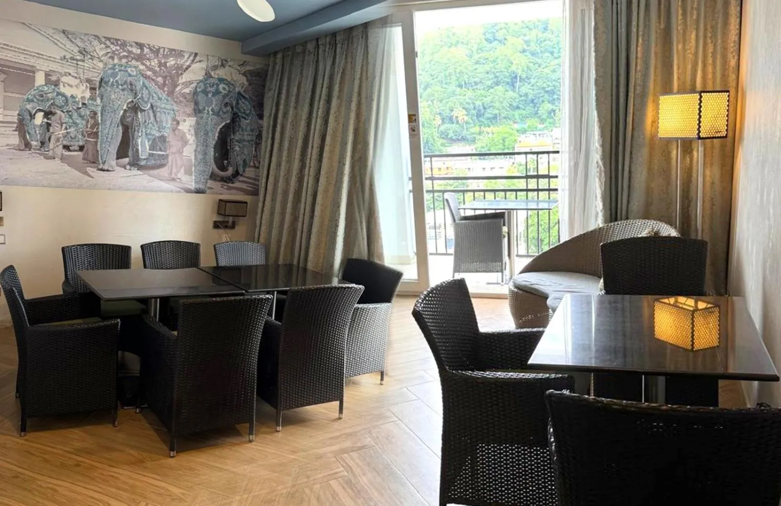 Lounge or bar in Radisson Hotel Kandy