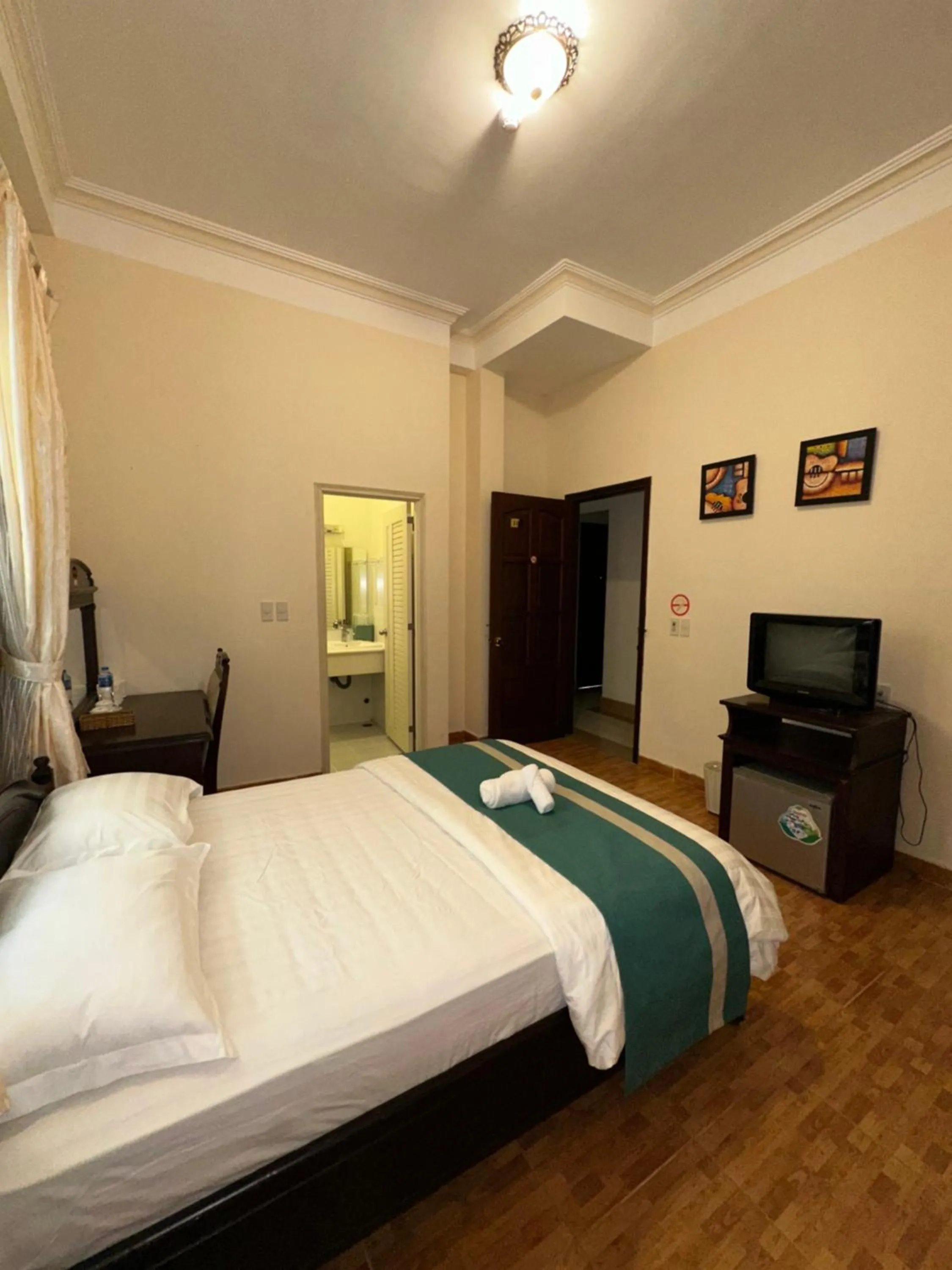 Bedroom, Bed in Le Petit Paris Dalat Hotel