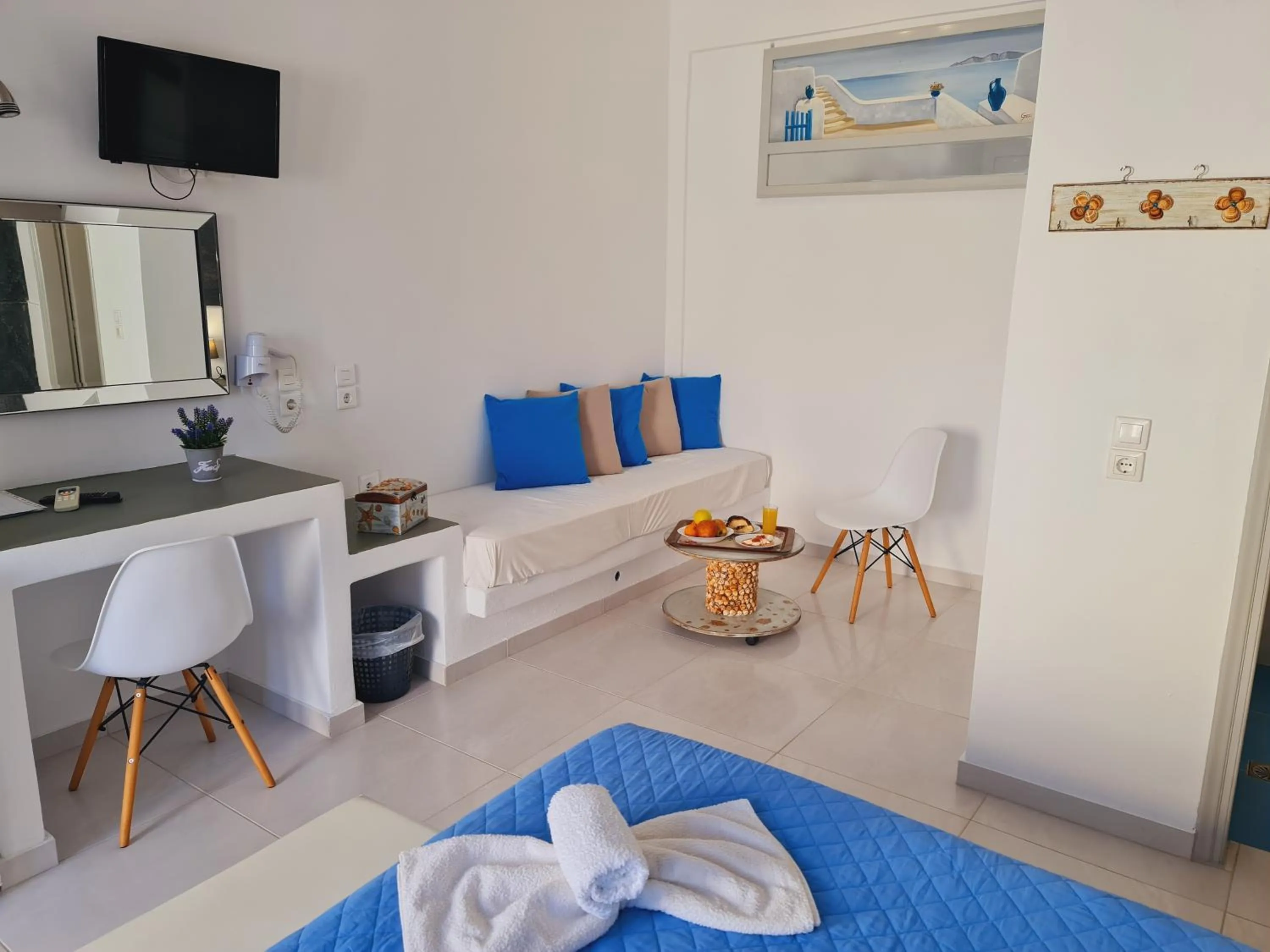 Seating area, Bed in Villa Anto