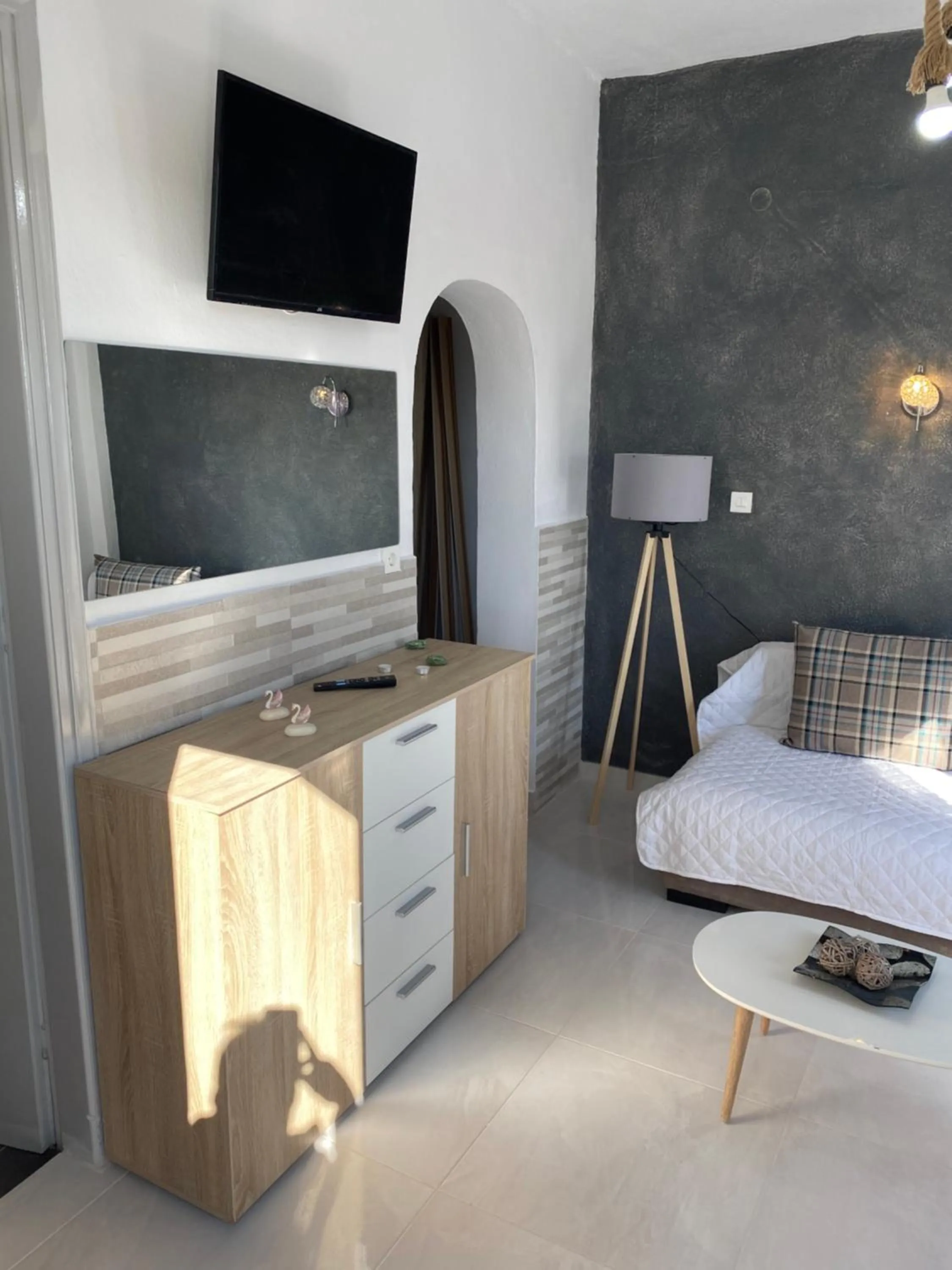 TV and multimedia, Bed in Villa Anto