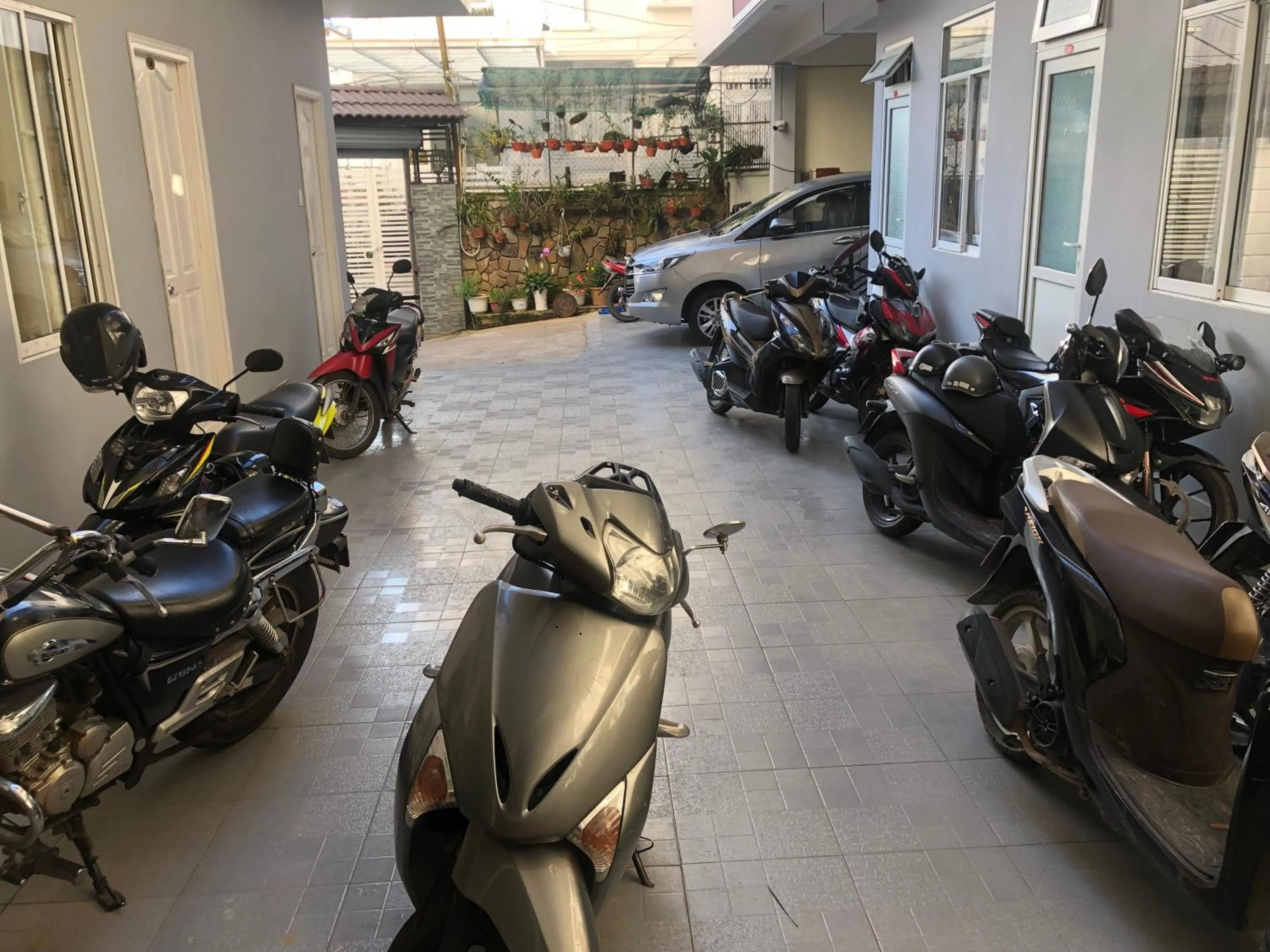 Property building in Phuong Hong Guesthouse