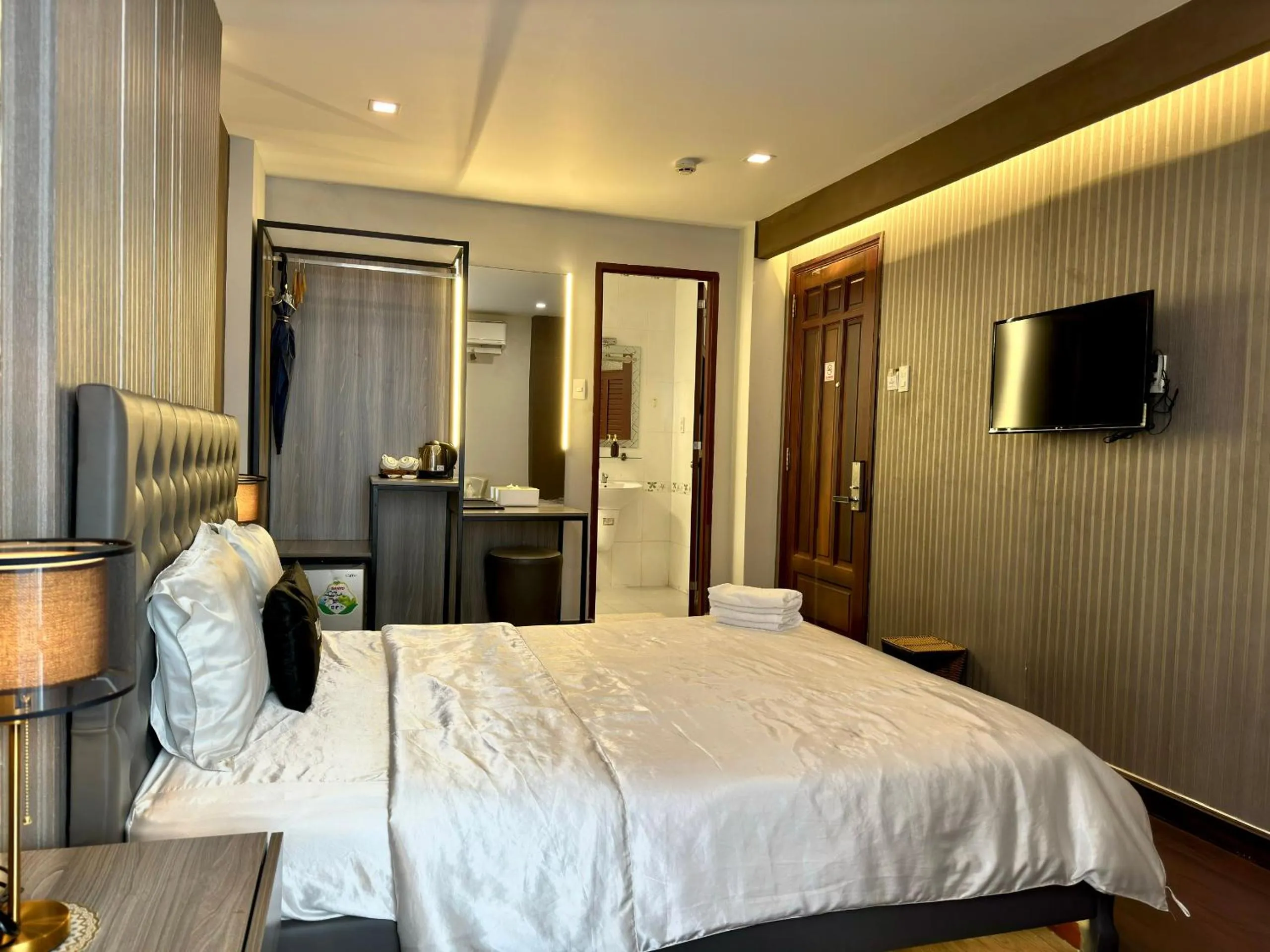 Photo of the whole room, Bed in M&H Hotel