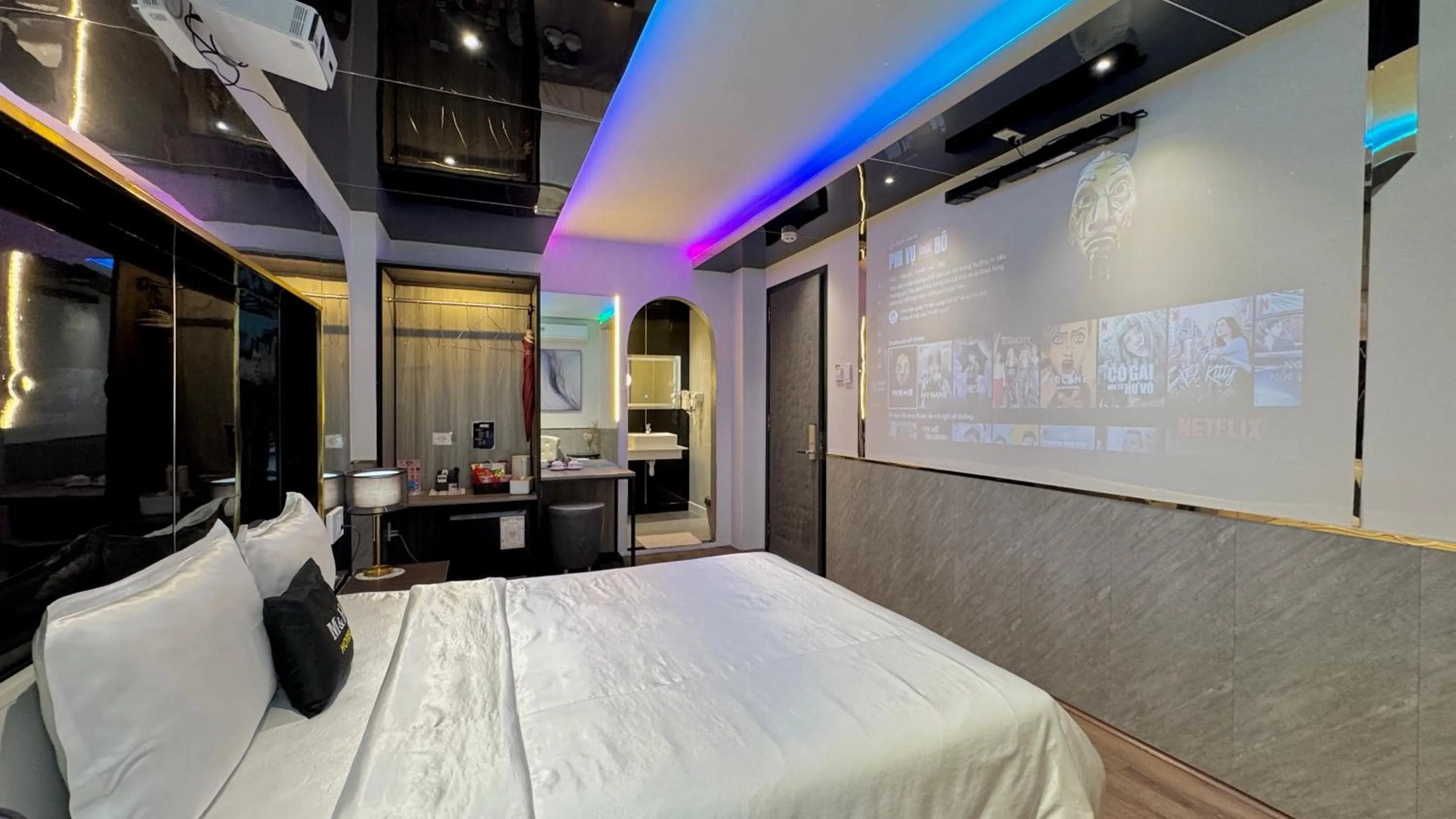 Photo of the whole room, Bed in M&H Hotel