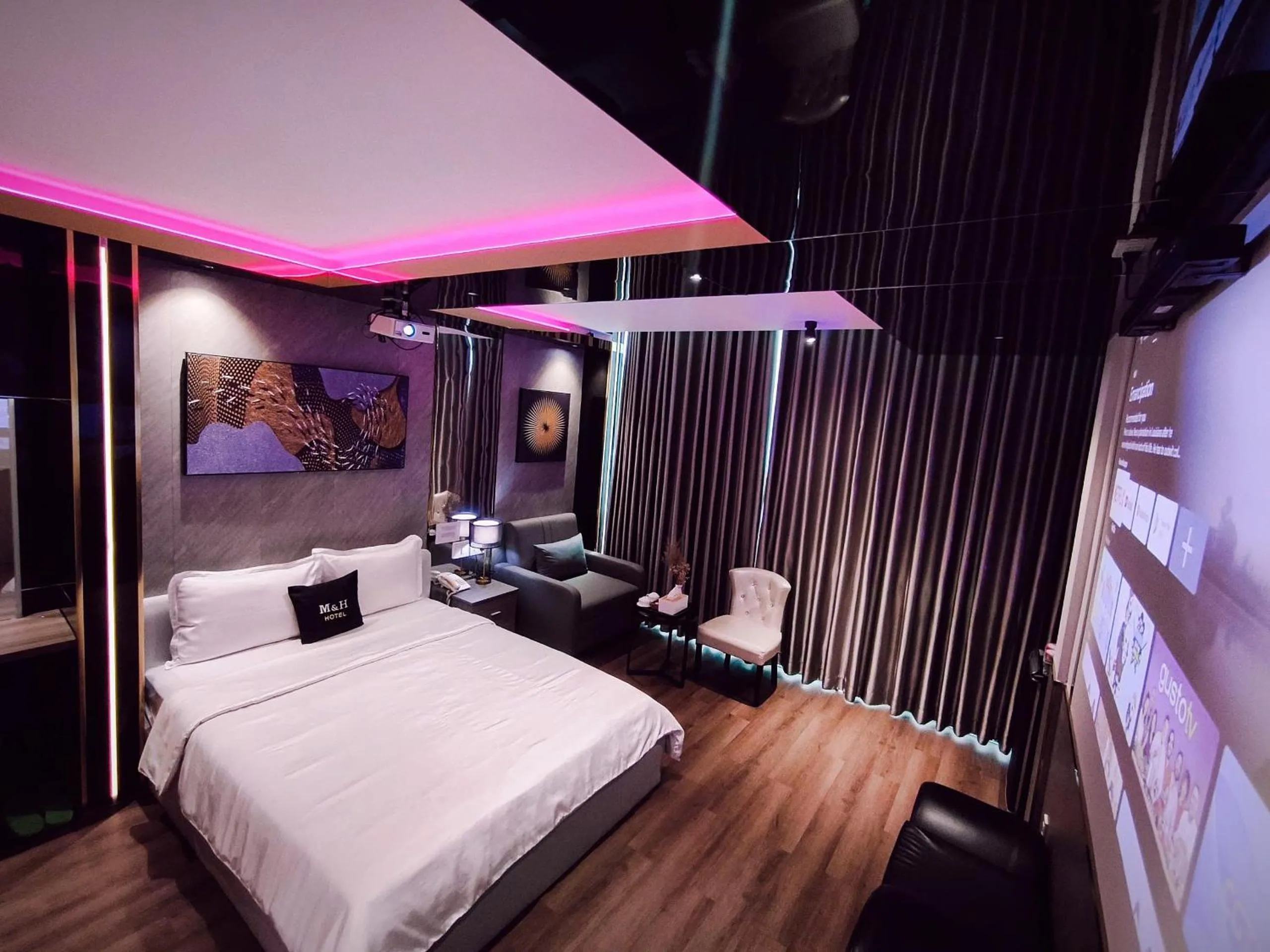 Photo of the whole room, Bed in M&H Hotel