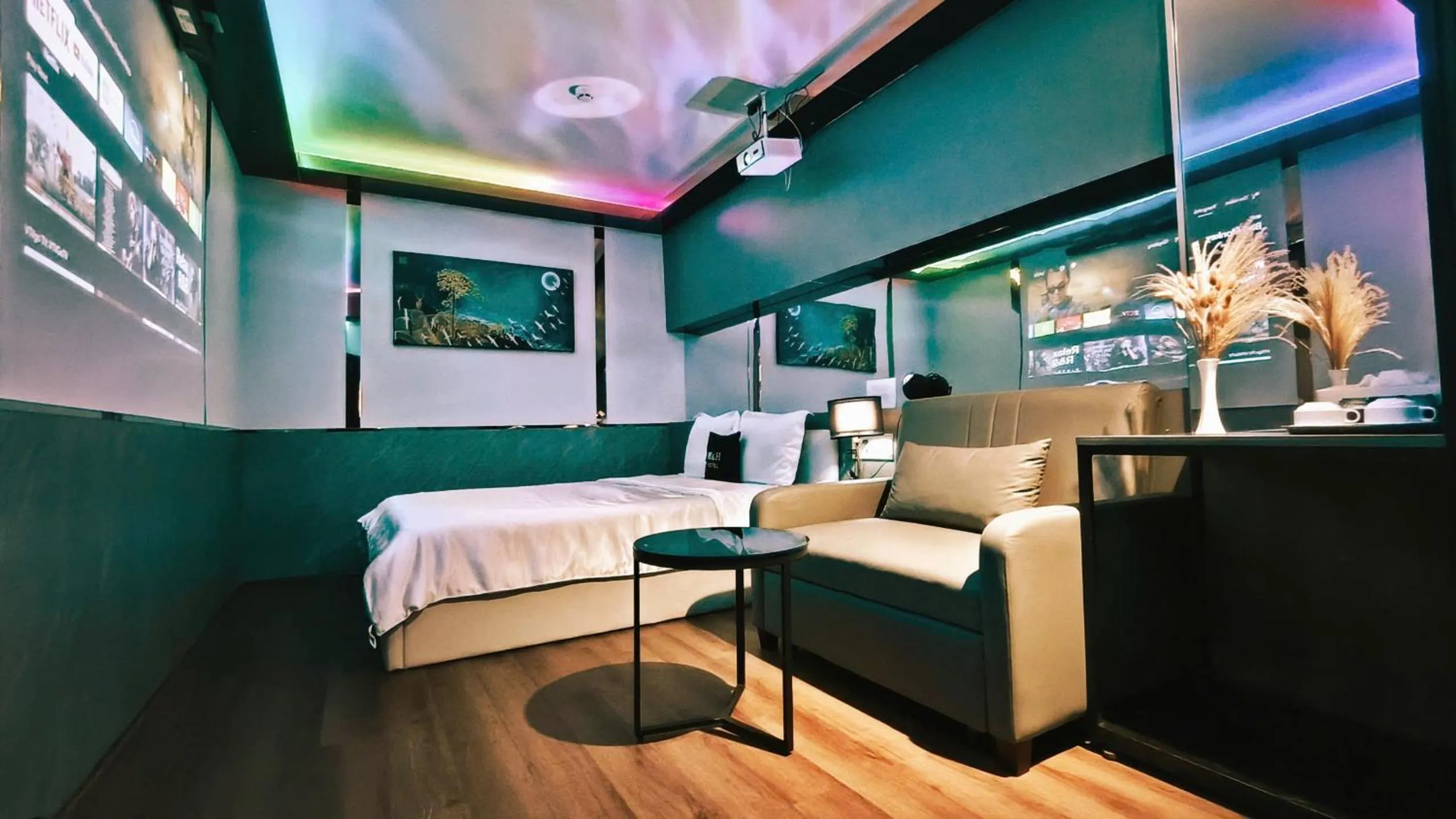 Photo of the whole room, Bed in M&H Hotel